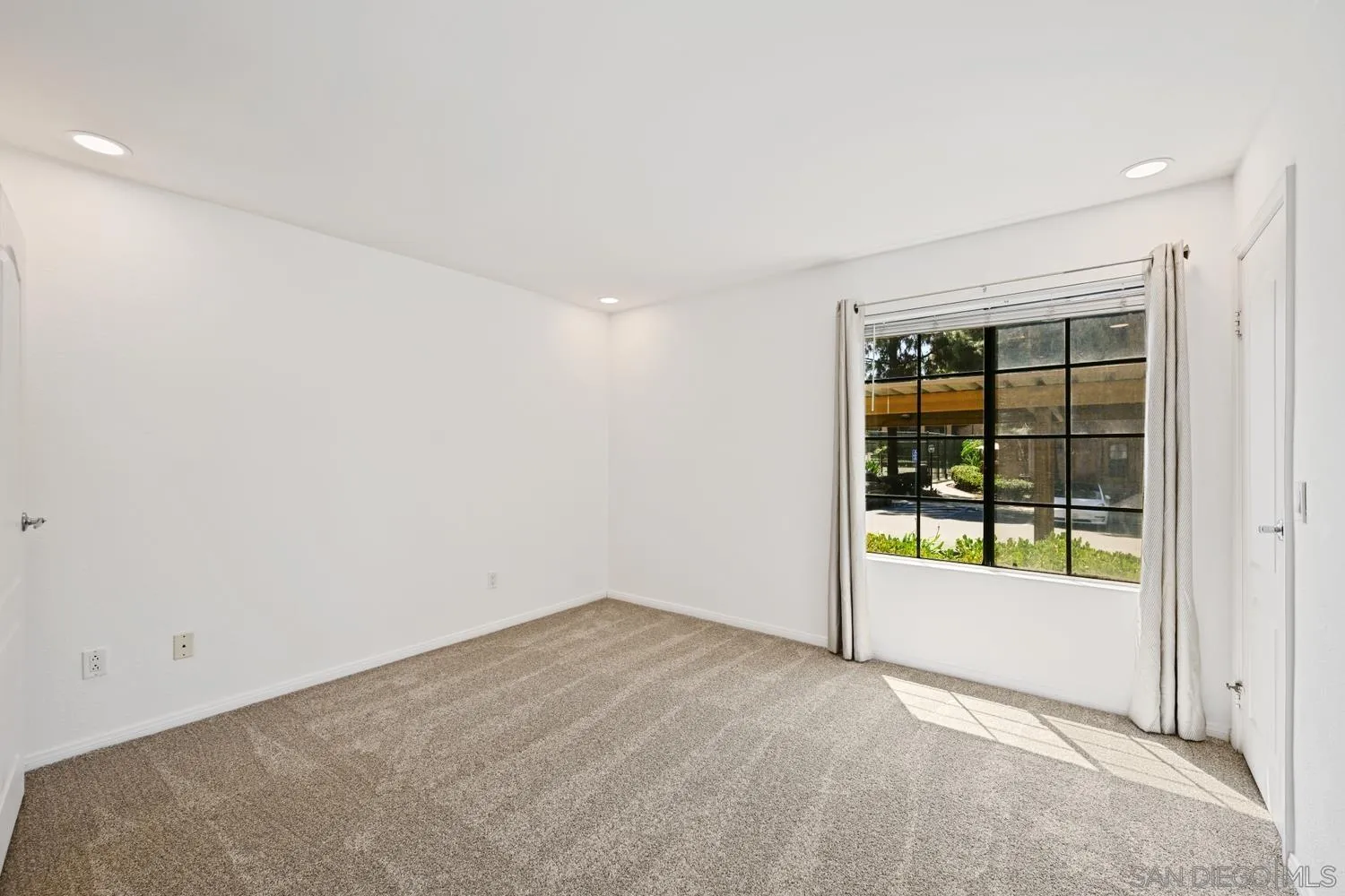 https://cdn.realtyfeed.com/cdn/127/260009564/7869f054539de77ed73114618a82f4ba.webp