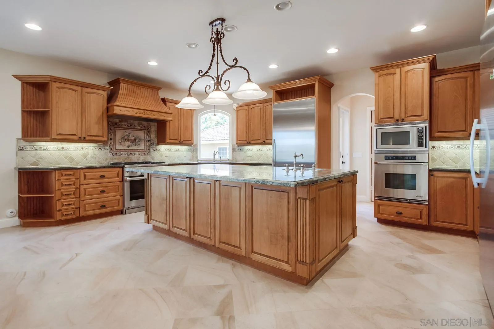 https://cdn.realtyfeed.com/cdn/127/260009577/19f8bda53abe7e6761b7448138c2103e.webp