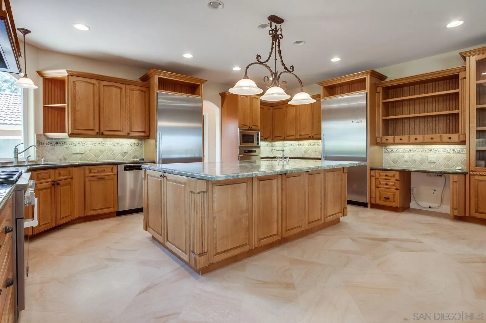 https://cdn.realtyfeed.com/cdn/127/260009577/1d38cb0e5a0a398b89252583629330a5.webp