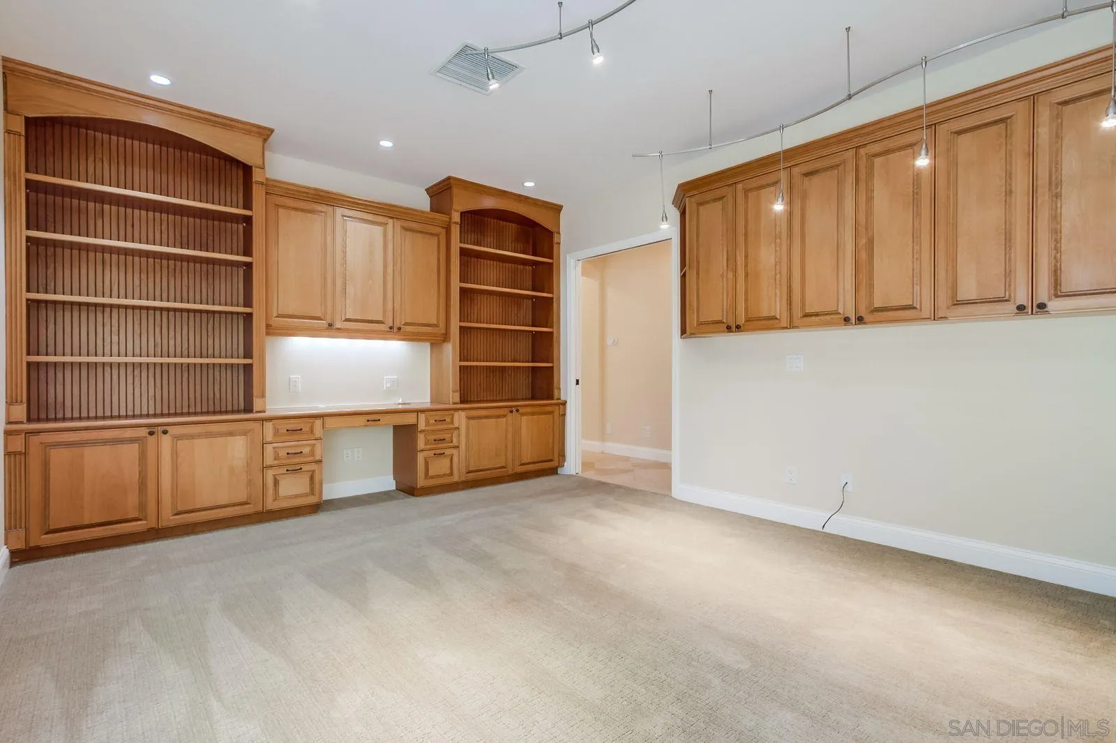 https://cdn.realtyfeed.com/cdn/127/260009577/b17be2b32bd05c957d6bfe4ac7c97118.webp