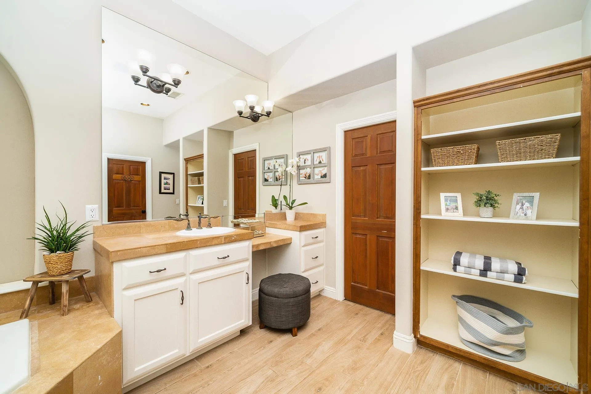 https://cdn.realtyfeed.com/cdn/127/260009585/61808d6d6a24c017531b3e970d8e60df.webp