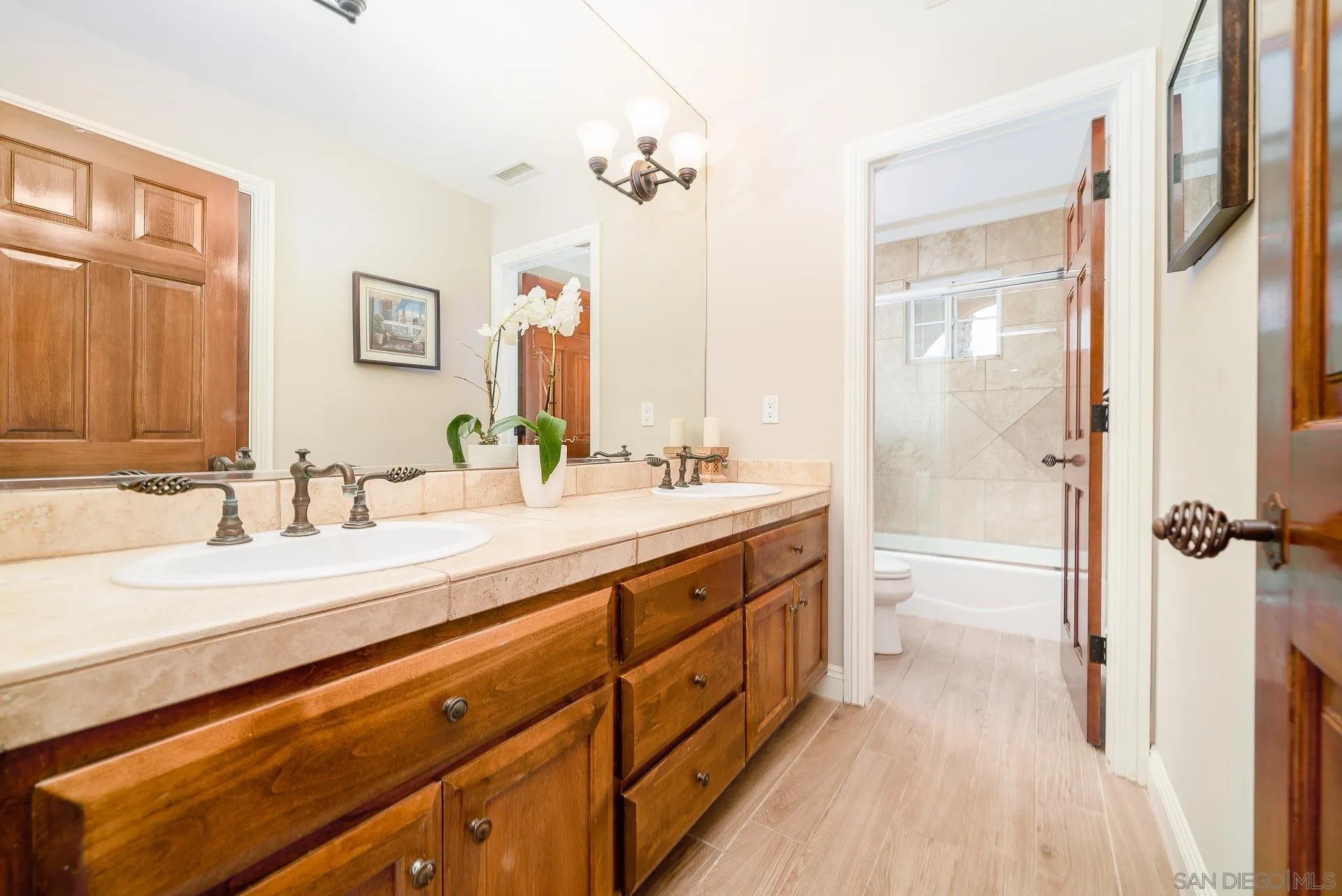 https://cdn.realtyfeed.com/cdn/127/260009585/db3df2a81f2e9acaa0481397838f21f8.webp