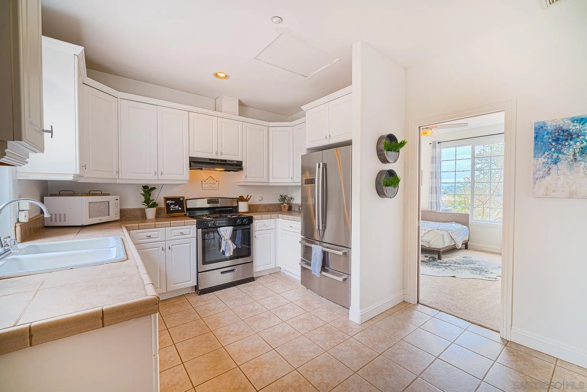 https://cdn.realtyfeed.com/cdn/127/260009585/fd0a9ddd7ee7ef146135518895b2557c.webp
