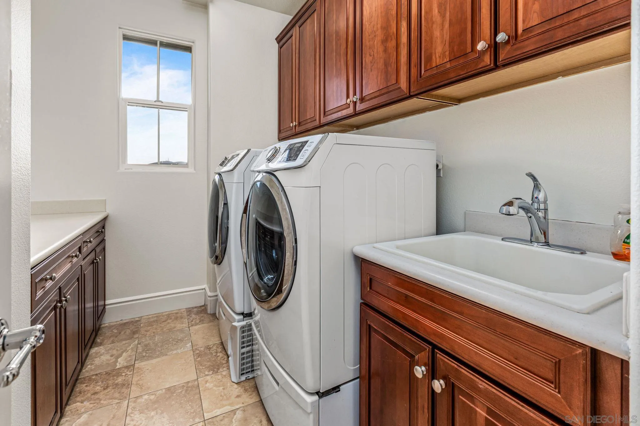 https://cdn.realtyfeed.com/cdn/127/260009596/a19cded23dfd8e80a6b69bf773c777ea.webp