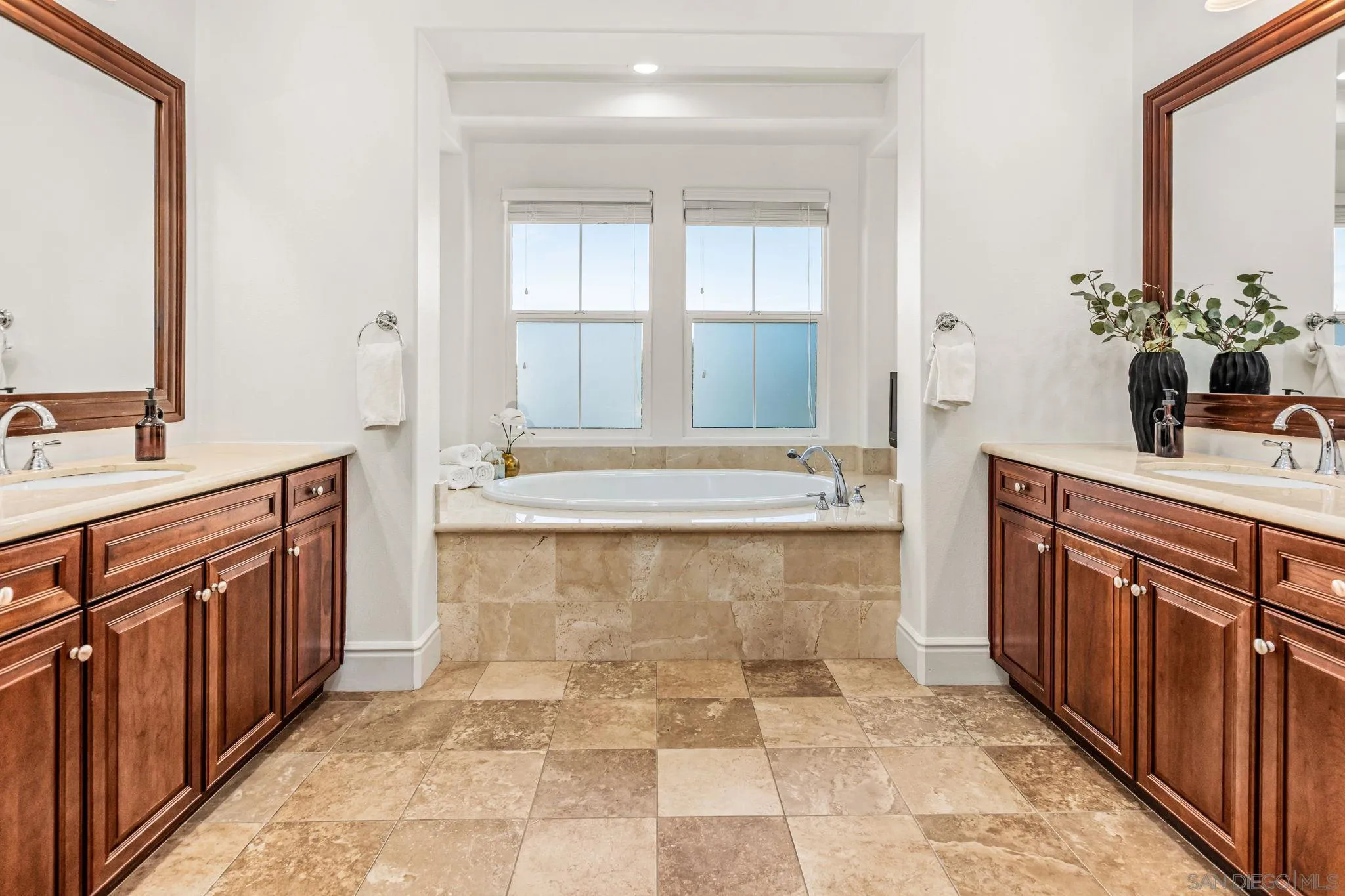 https://cdn.realtyfeed.com/cdn/127/260009596/f50e63787249773f7be5bba8cf829909.webp