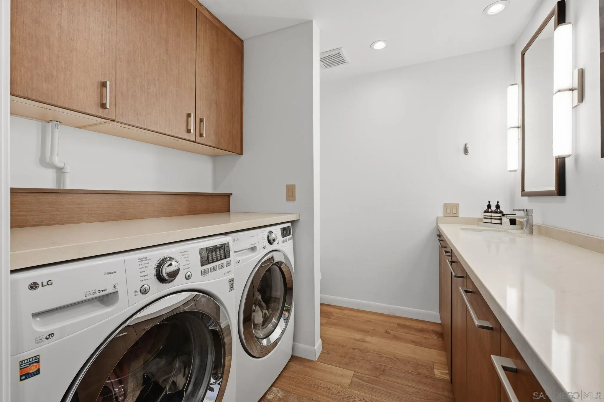 https://cdn.realtyfeed.com/cdn/127/260009602/29c04eca55fff34af97c2d812710395e.webp