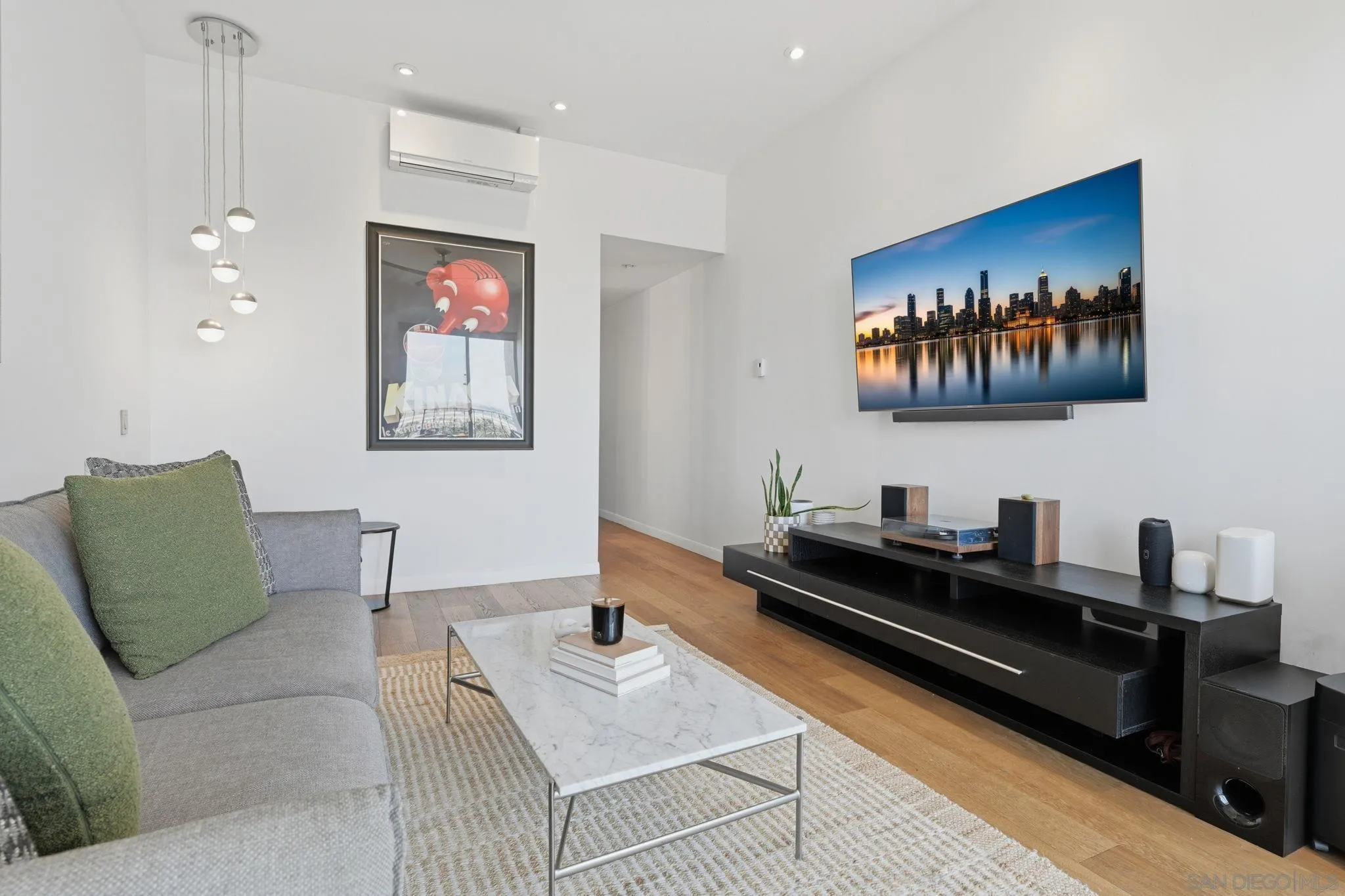 https://cdn.realtyfeed.com/cdn/127/260009602/87382def2945bdc69151316648f6dd0d.webp