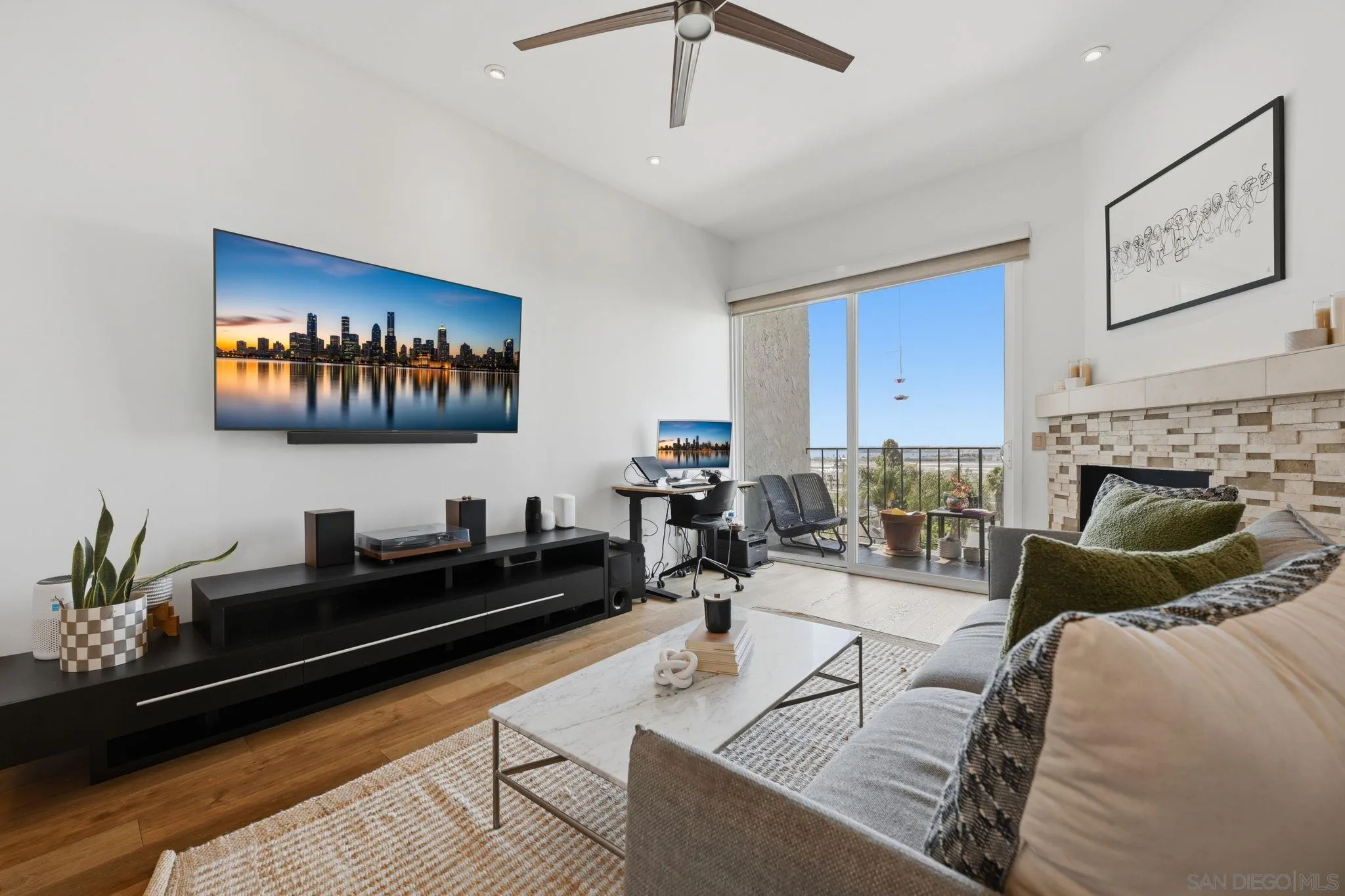 https://cdn.realtyfeed.com/cdn/127/260009602/fd207032b40832c53aeb97db1716ae0d.webp