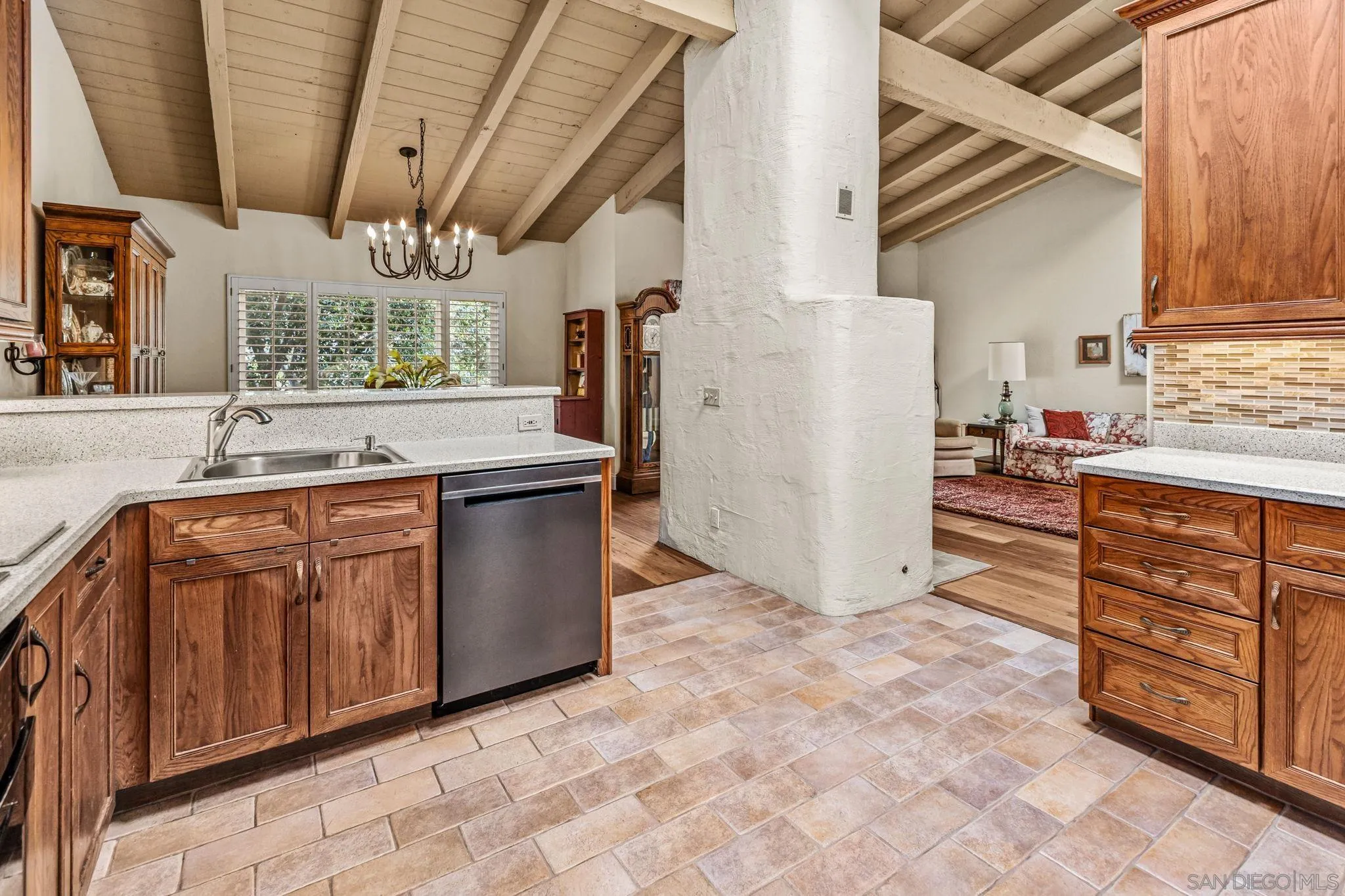 https://cdn.realtyfeed.com/cdn/127/260009611/3bb4e99a70e104da15155bfdc624296d.webp