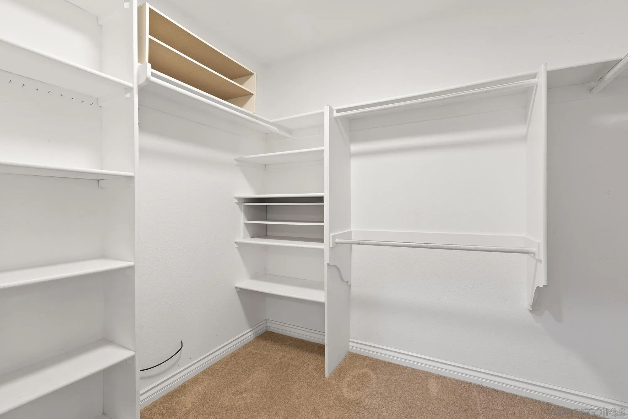 https://cdn.realtyfeed.com/cdn/127/260009616/06cd704aec60fef8cc82d3be30ee4d02.webp