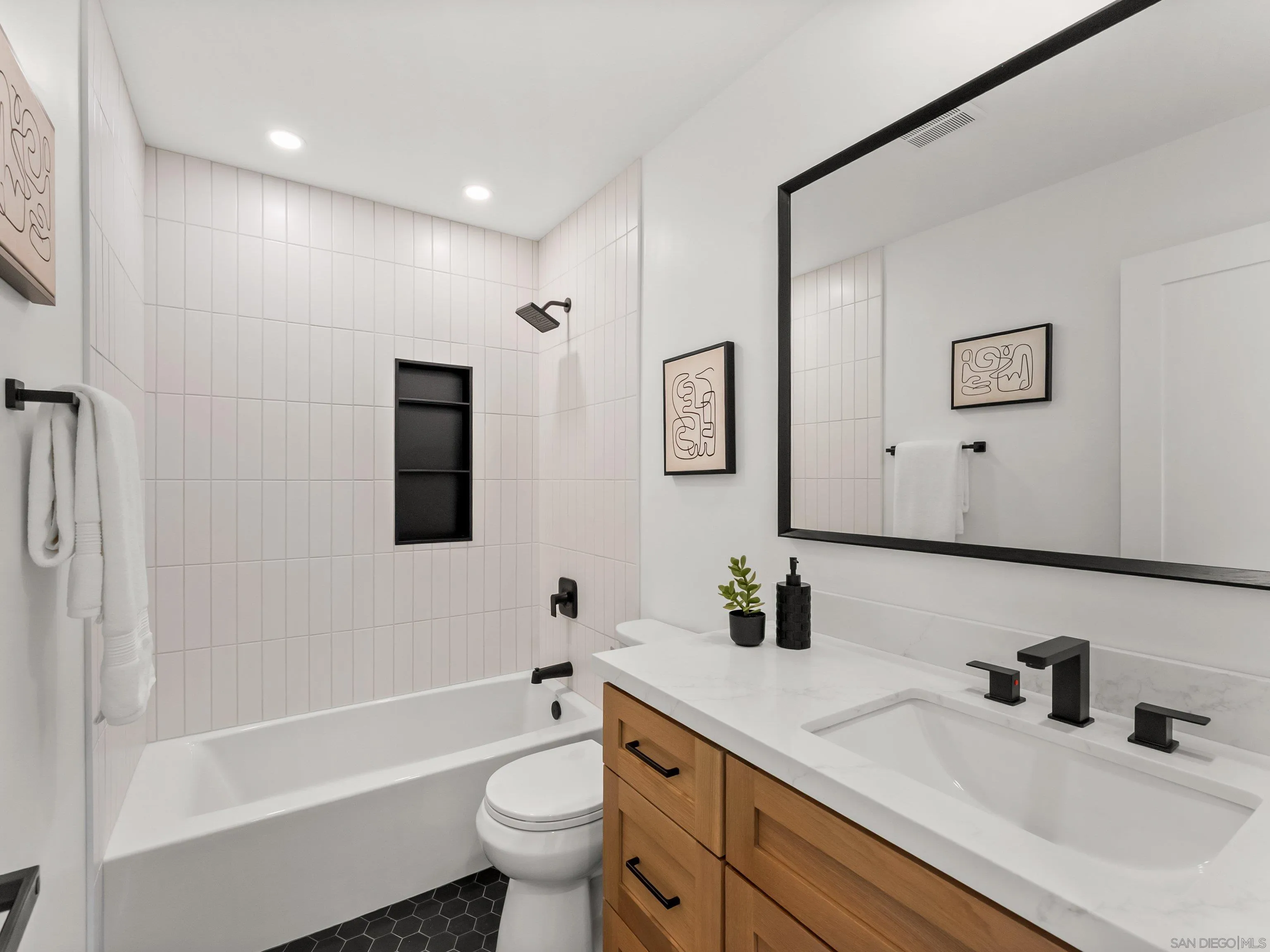https://cdn.realtyfeed.com/cdn/127/260009618/18a95831fa575f85ca7499361c1f7cd9.webp