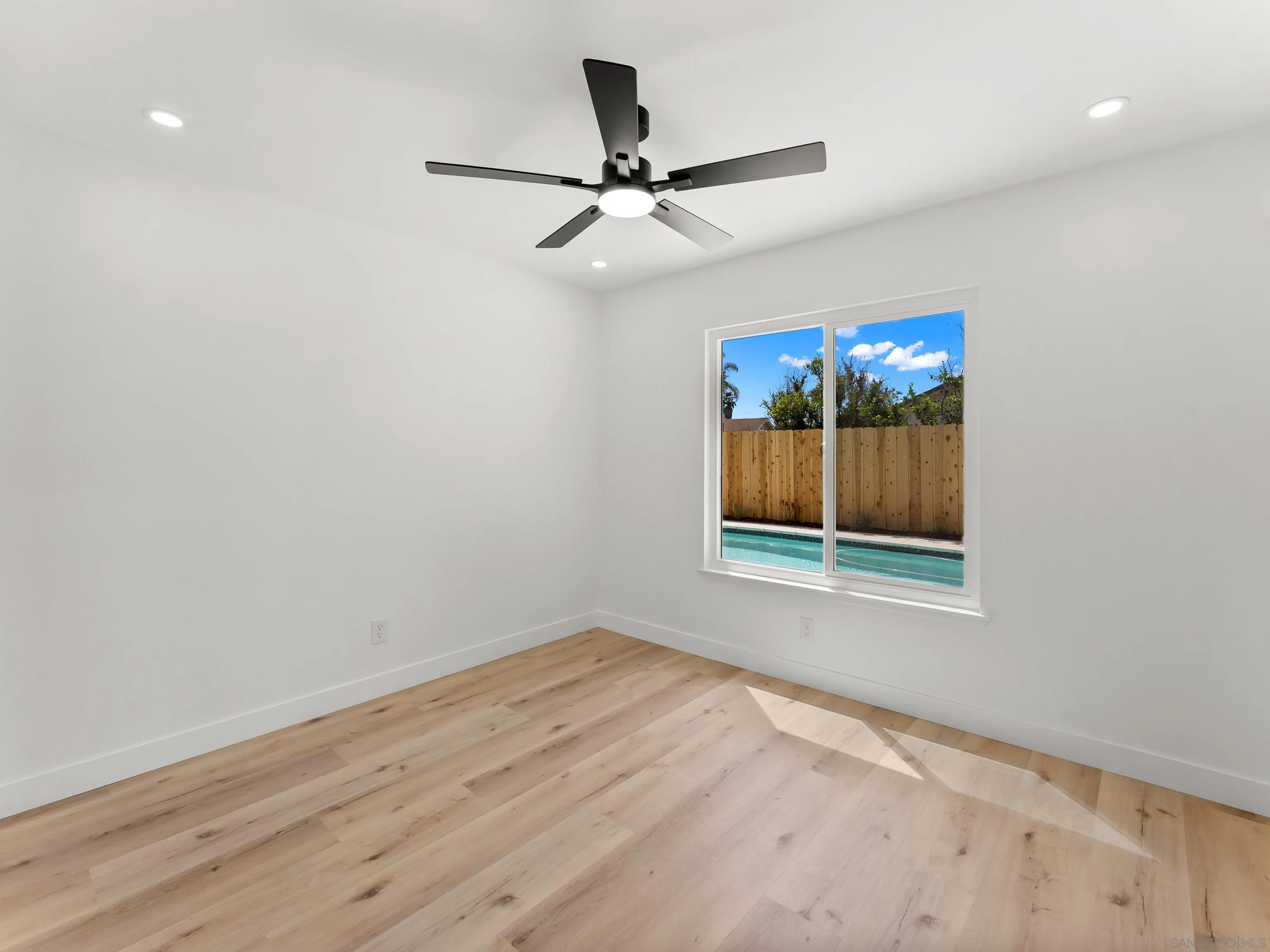 https://cdn.realtyfeed.com/cdn/127/260009618/e0e9ad70991de301e79570bdbf0ad4a2.webp