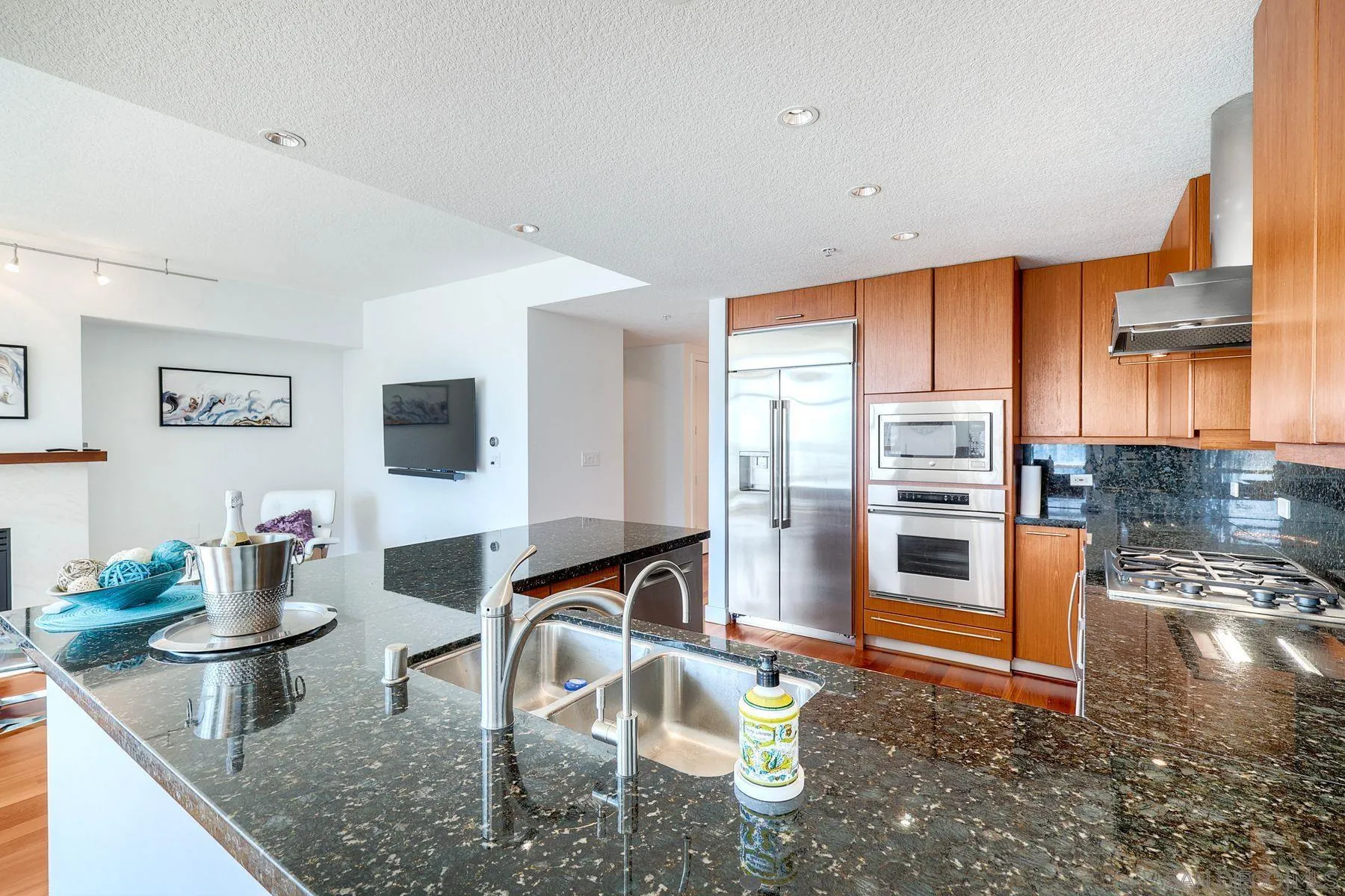 https://cdn.realtyfeed.com/cdn/127/260009627/0ec245b2b8e9788b1d82bb16eefa967e.webp