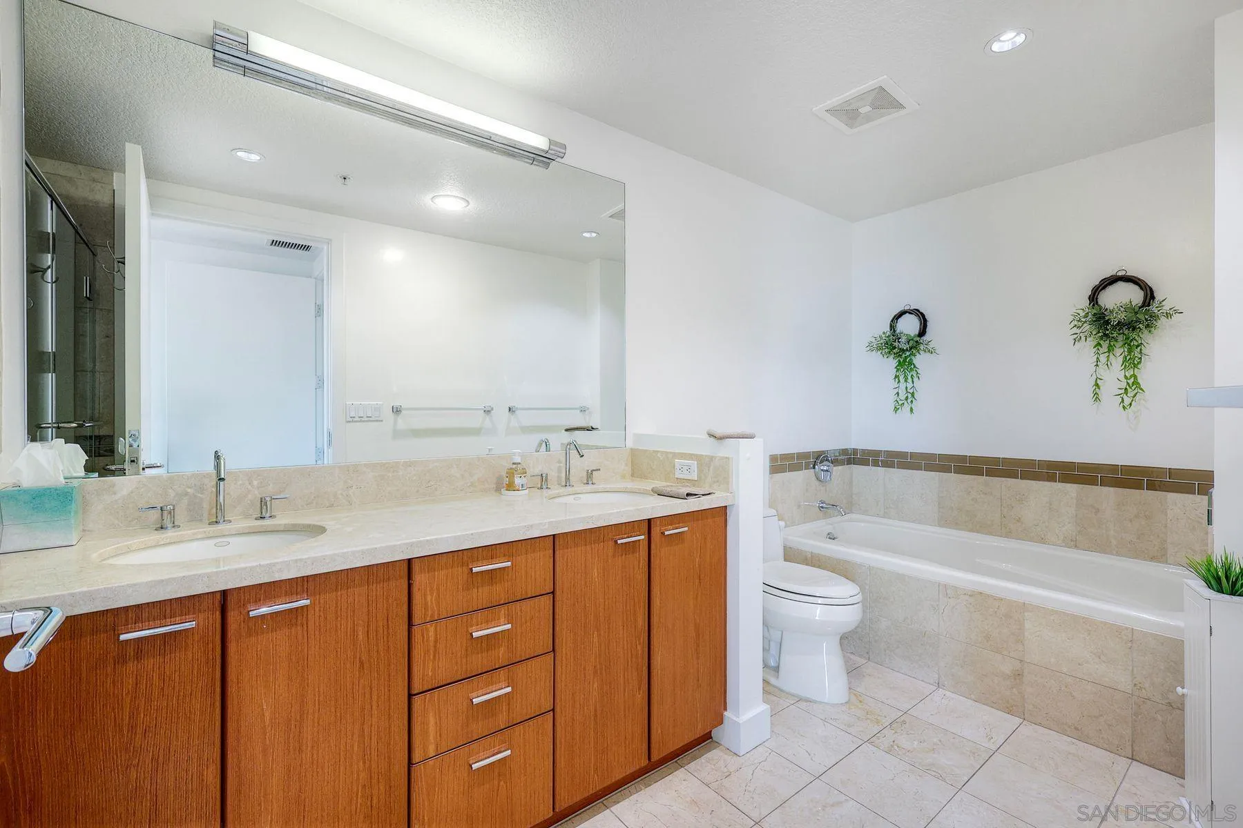 https://cdn.realtyfeed.com/cdn/127/260009627/5ecb8172e68fe1f2ce0e2ab8b324fb35.webp