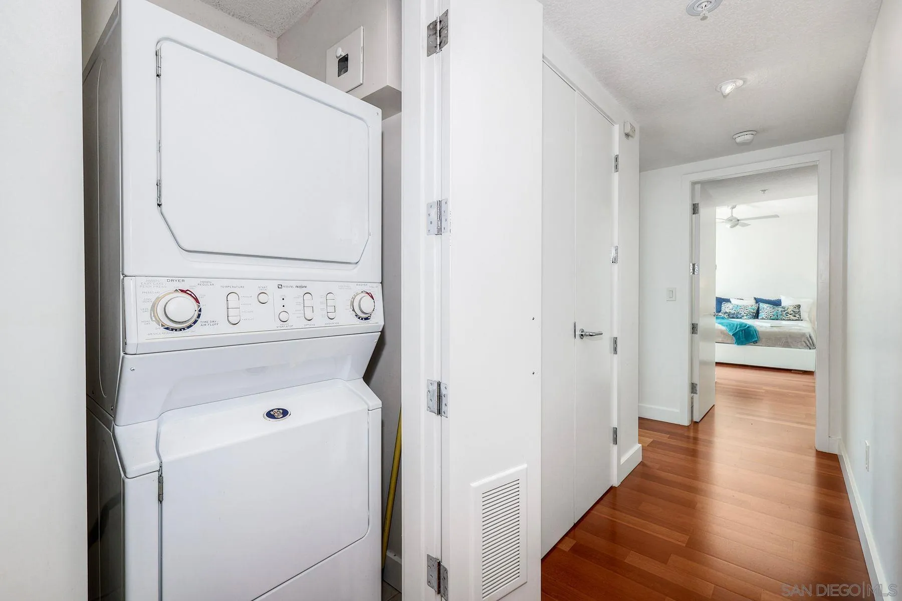 https://cdn.realtyfeed.com/cdn/127/260009627/824d3d453a7e142da5fc858849208748.webp