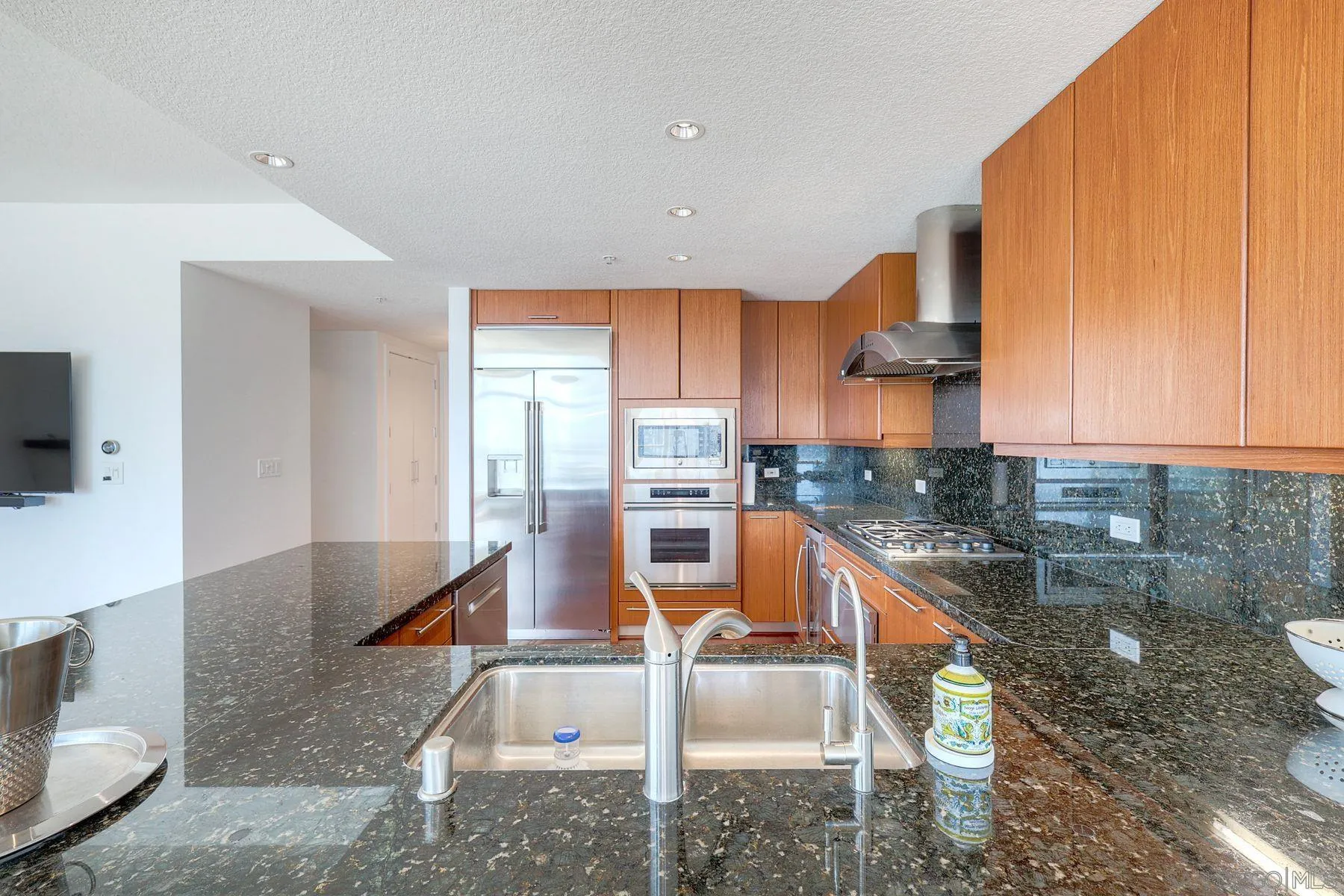 https://cdn.realtyfeed.com/cdn/127/260009627/cf1c74bc2843a27368b35ea256ded402.webp
