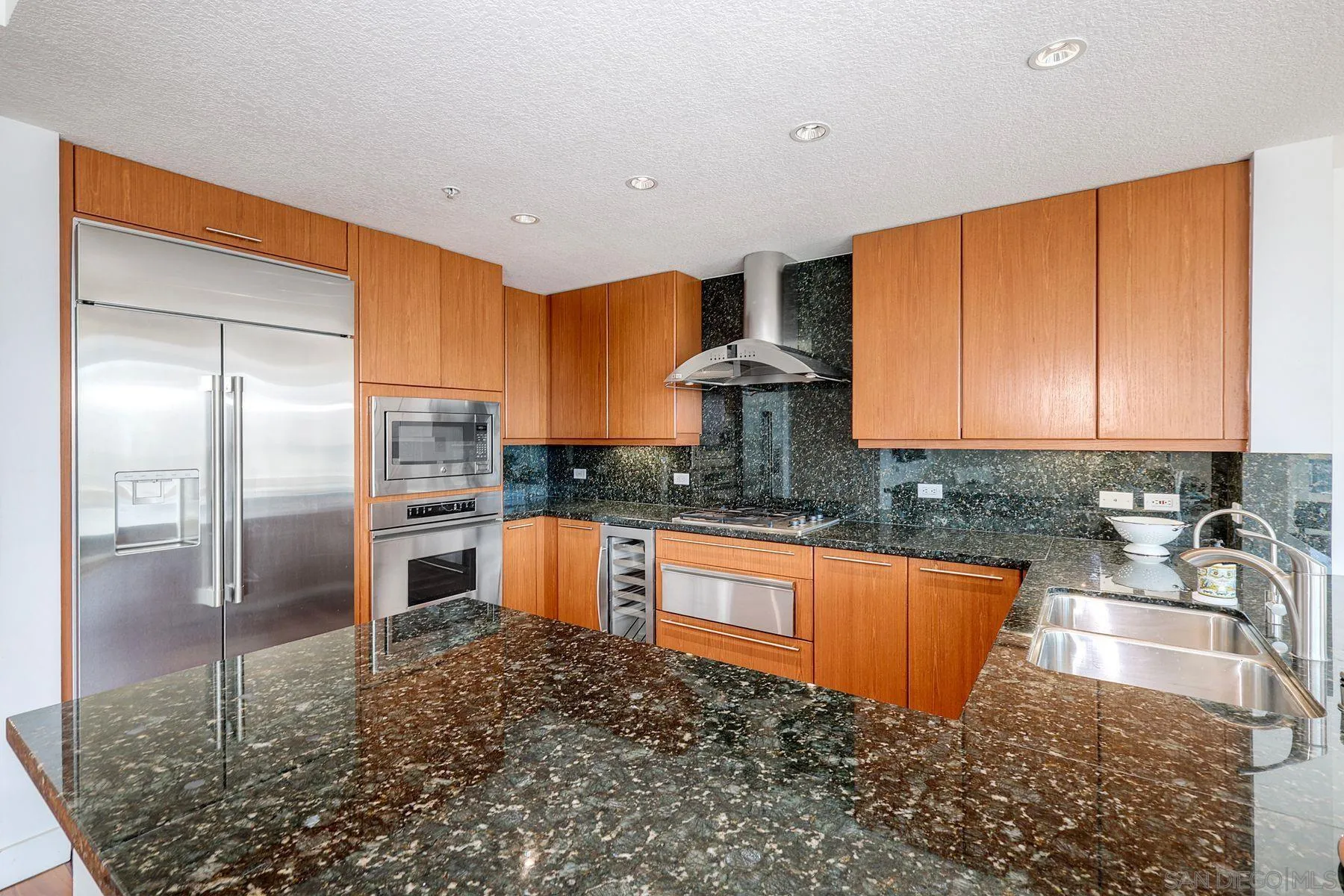 https://cdn.realtyfeed.com/cdn/127/260009627/f07713b1ac261a14b786af570c1b9962.webp