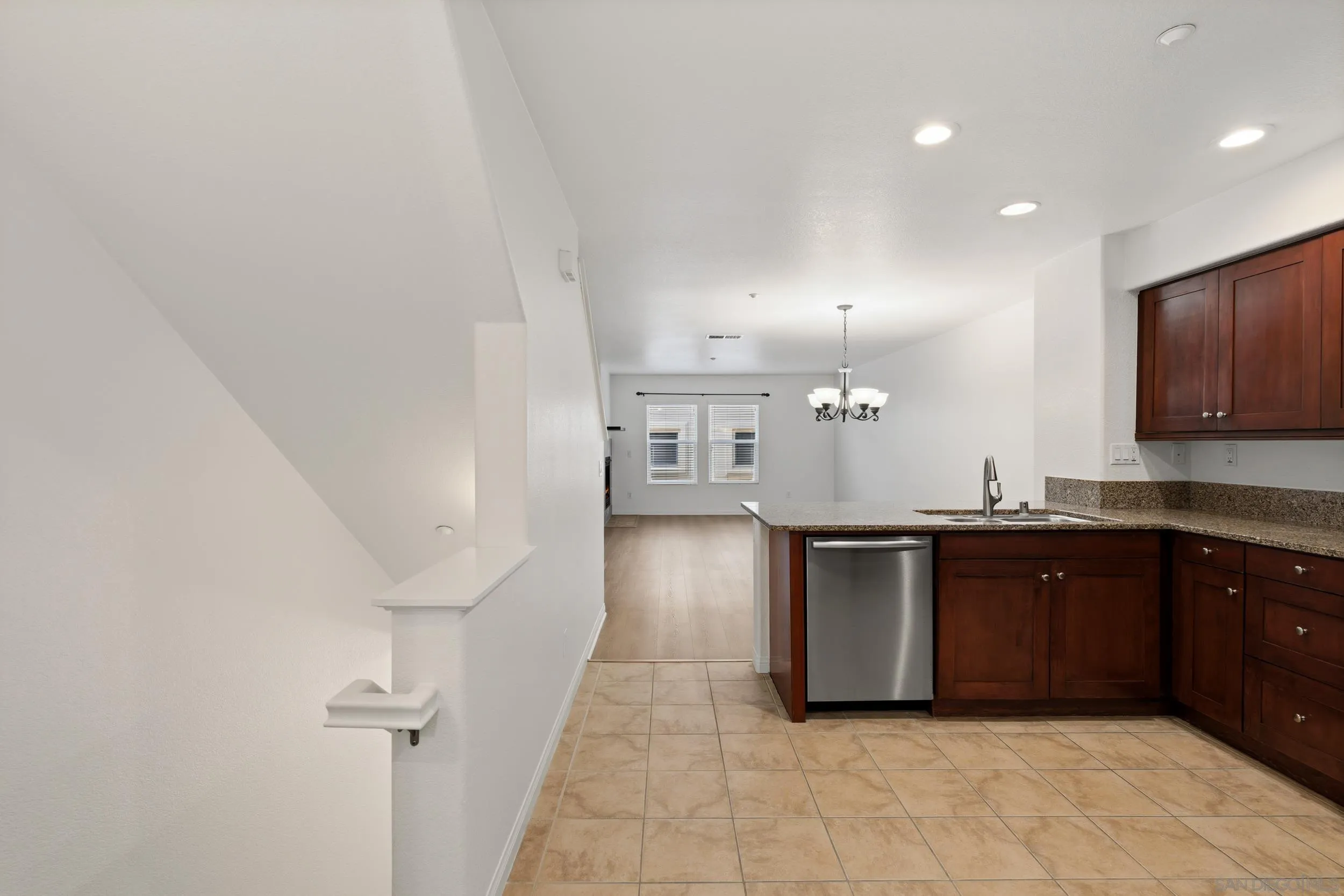Photo #4: 260009629 Listing: Photo #4
