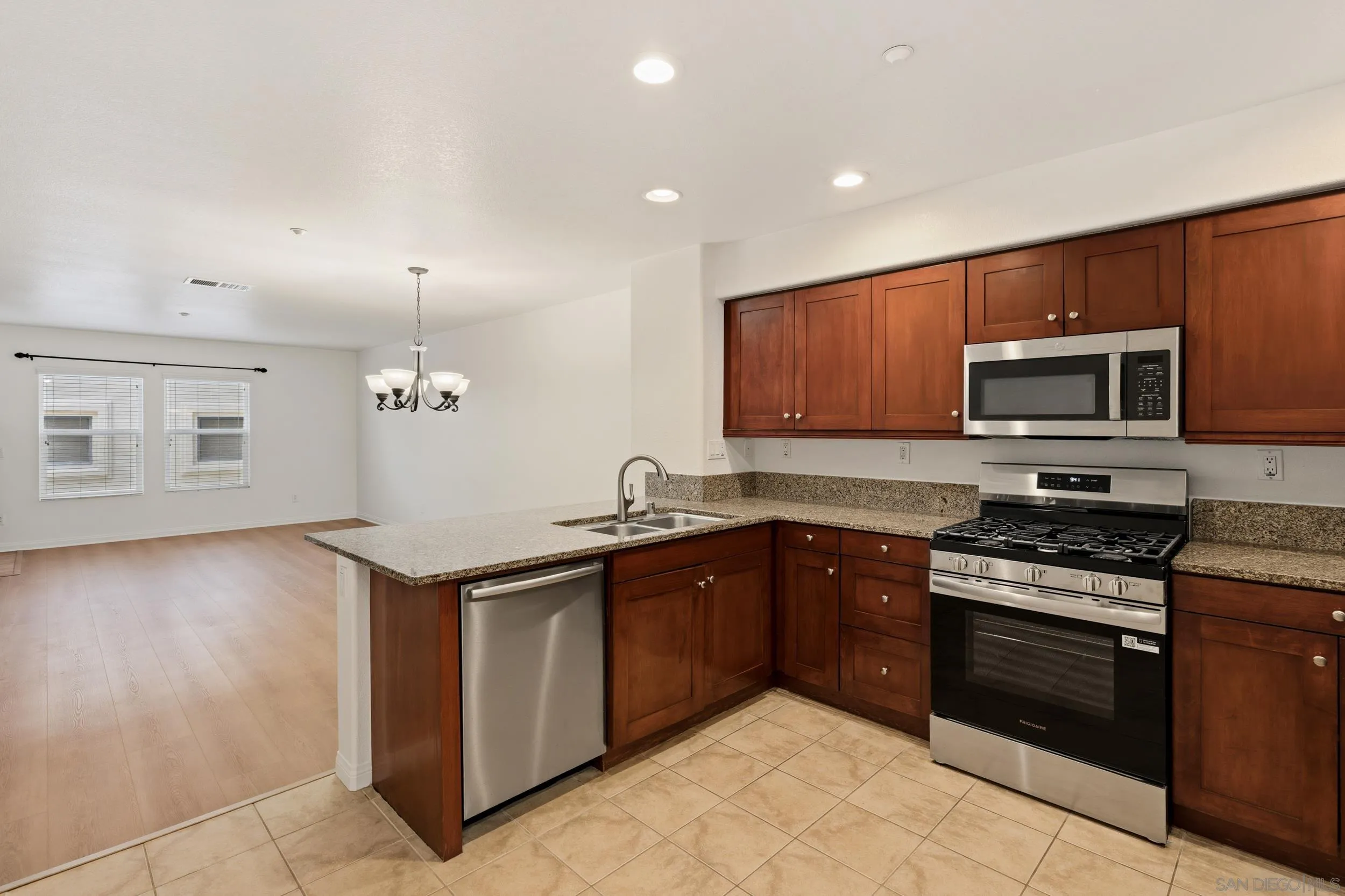 Photo #5: 260009629 Listing: Photo #5