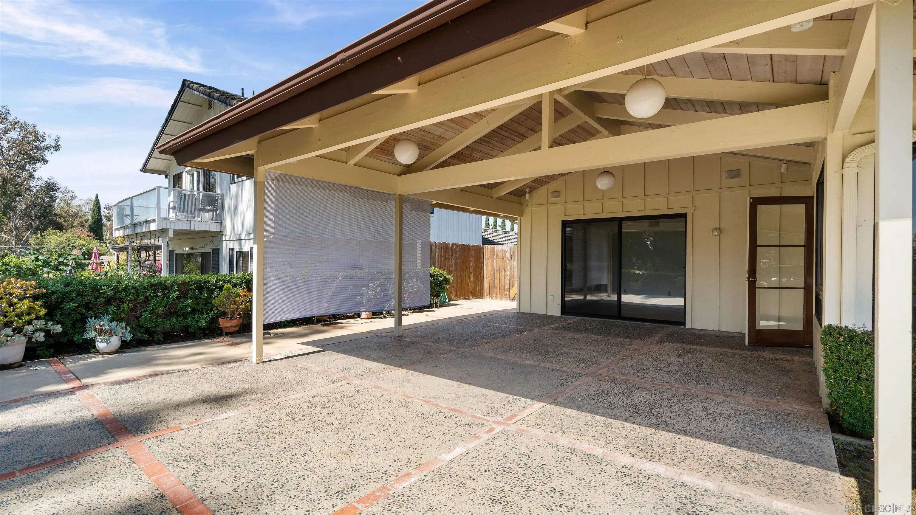 https://cdn.realtyfeed.com/cdn/127/260009631/195ff42fe7a5404d301d3d64fac1bafb.webp