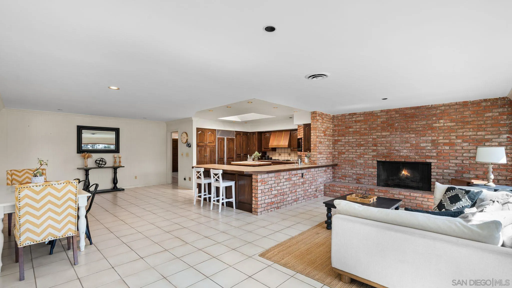 https://cdn.realtyfeed.com/cdn/127/260009631/7b15684de4d0245f17a1dd6d7371ce48.webp