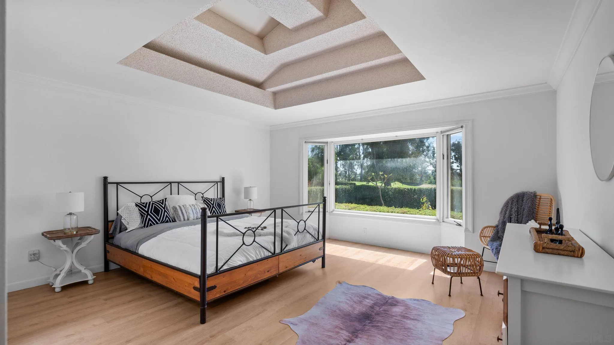 https://cdn.realtyfeed.com/cdn/127/260009631/ce3c594882bd6f7290b8f96090a7babb.webp