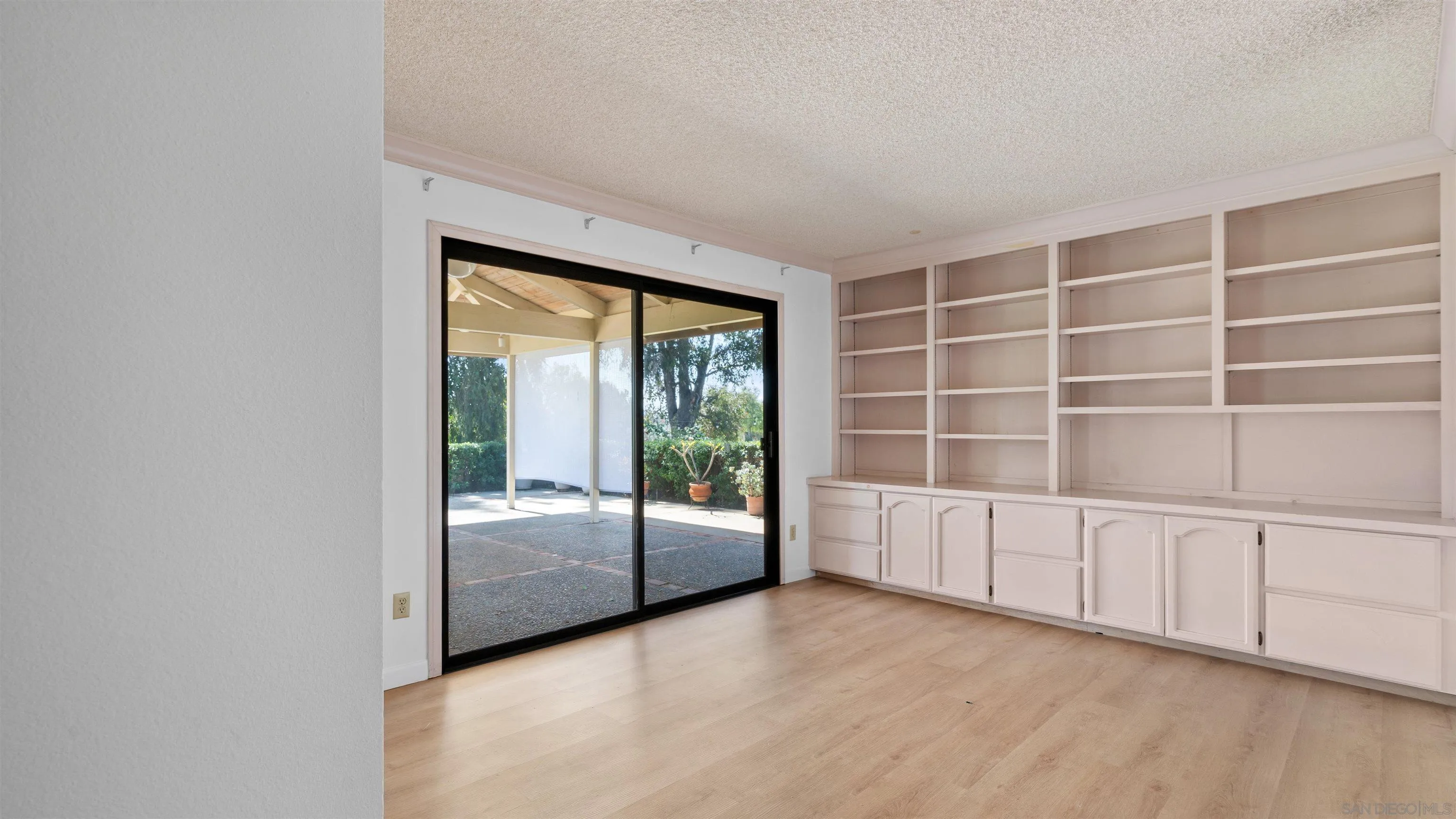 https://cdn.realtyfeed.com/cdn/127/260009631/d19719aca38e40f071cd37c664977cf2.webp