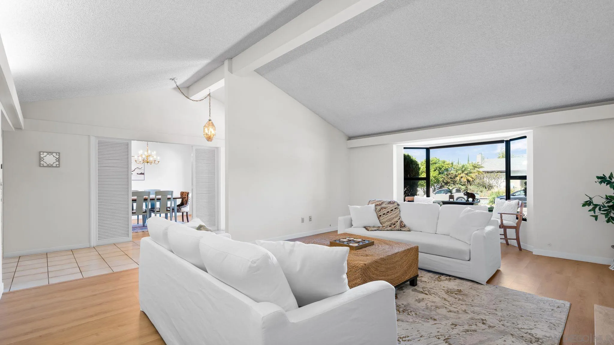https://cdn.realtyfeed.com/cdn/127/260009631/d20401c91cc18d908581661cb8c485b2.webp