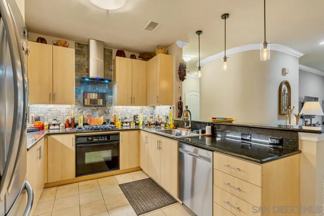 Photo #4: 260009635 Listing: Photo #4