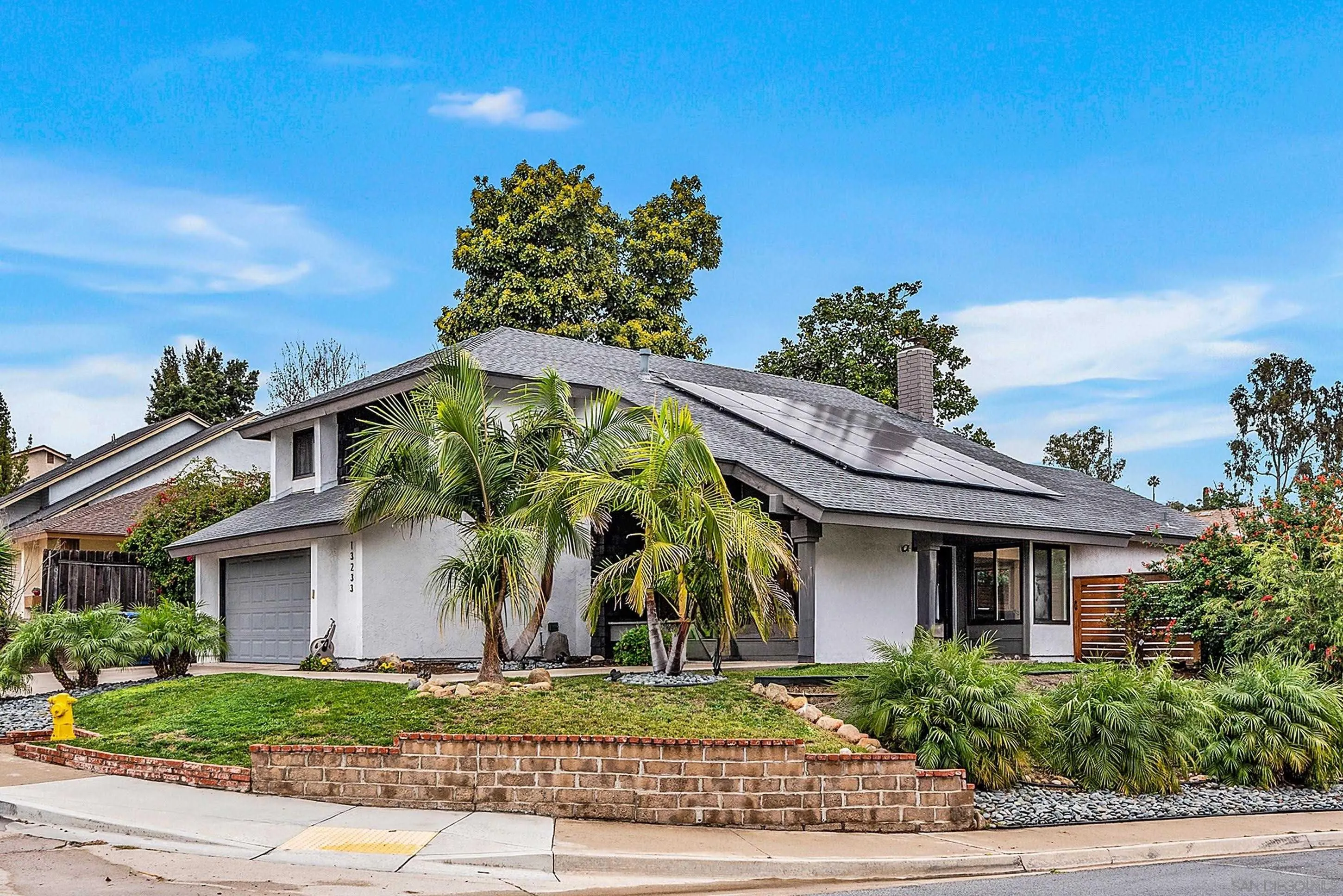 https://cdn.realtyfeed.com/cdn/127/260009639/80681f8c5b8344defa8576f433fcba23.webp