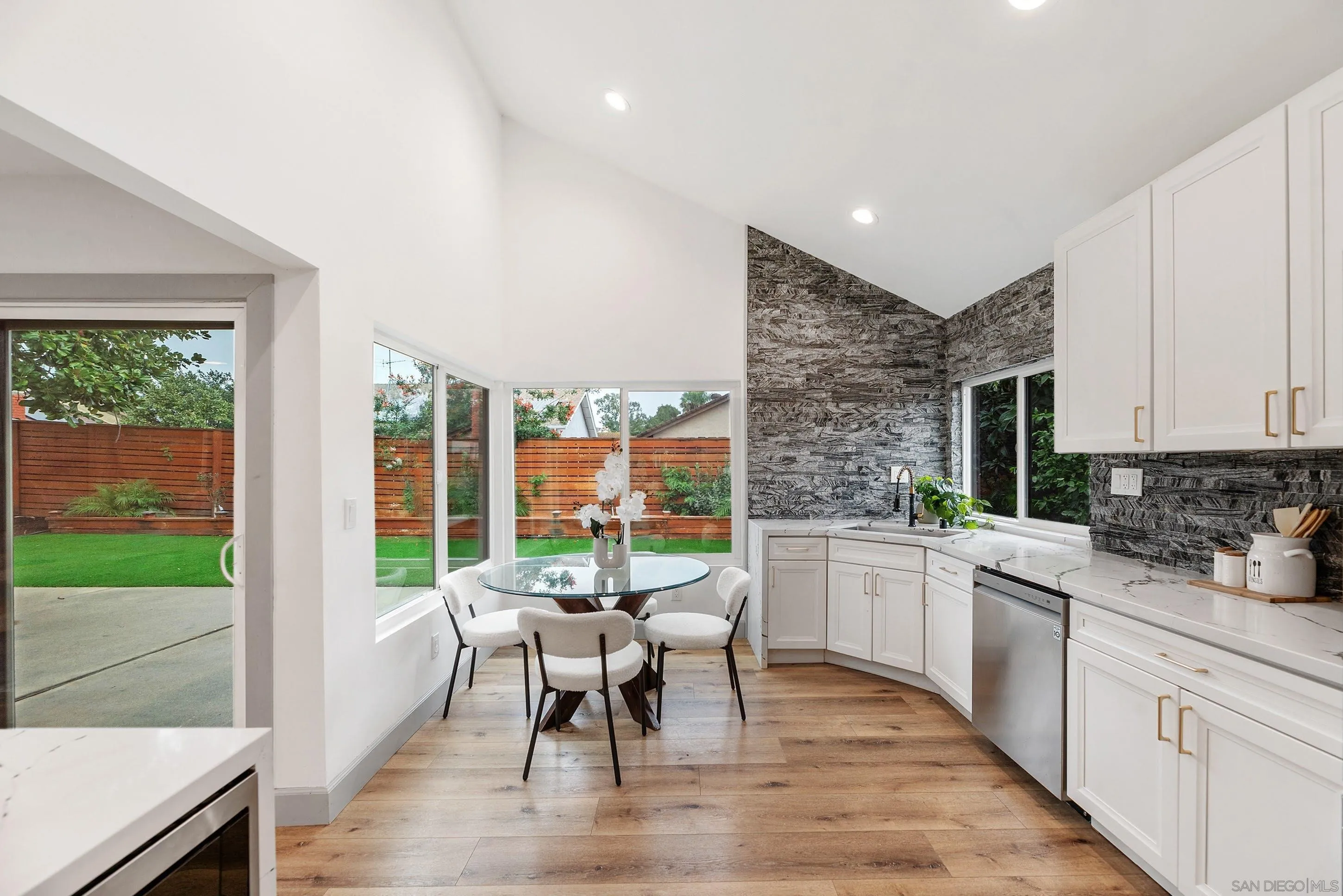 https://cdn.realtyfeed.com/cdn/127/260009639/a37b884cff4fe65ea2781255b18683f7.webp