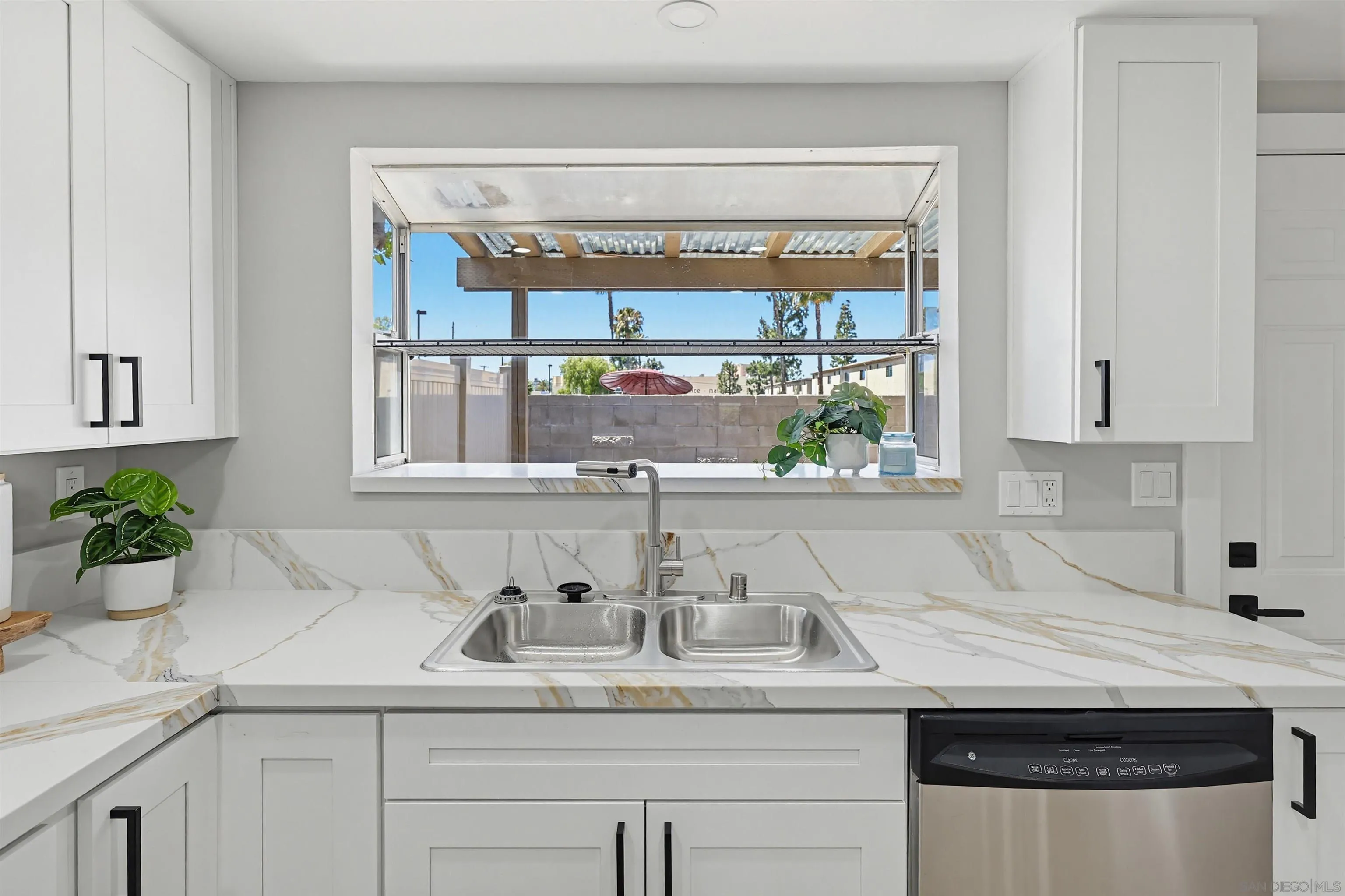 Photo #11: 260009642 Listing: Photo #11