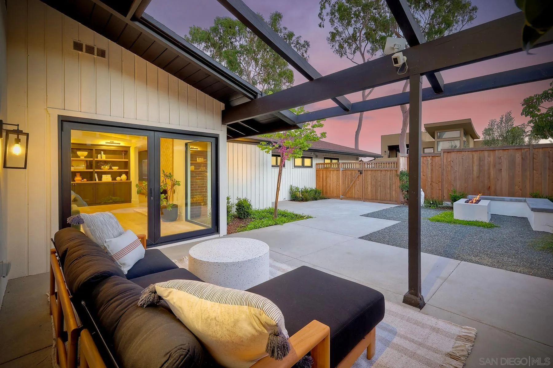 https://cdn.realtyfeed.com/cdn/127/260009643/00b30e50a50cb0f0a4e8b2e3276f934d.webp