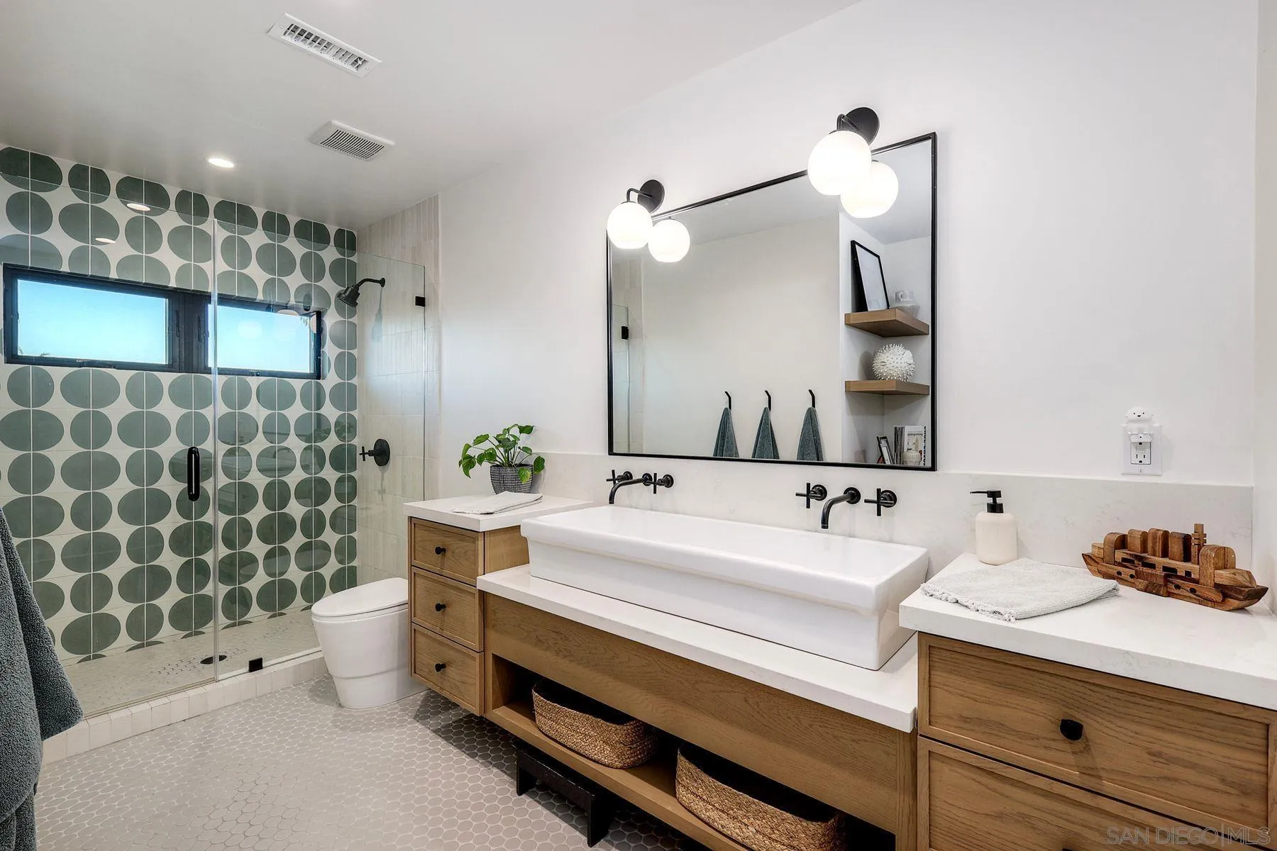 https://cdn.realtyfeed.com/cdn/127/260009643/26fc9539f4216b71bcfc8ca972d3208e.webp