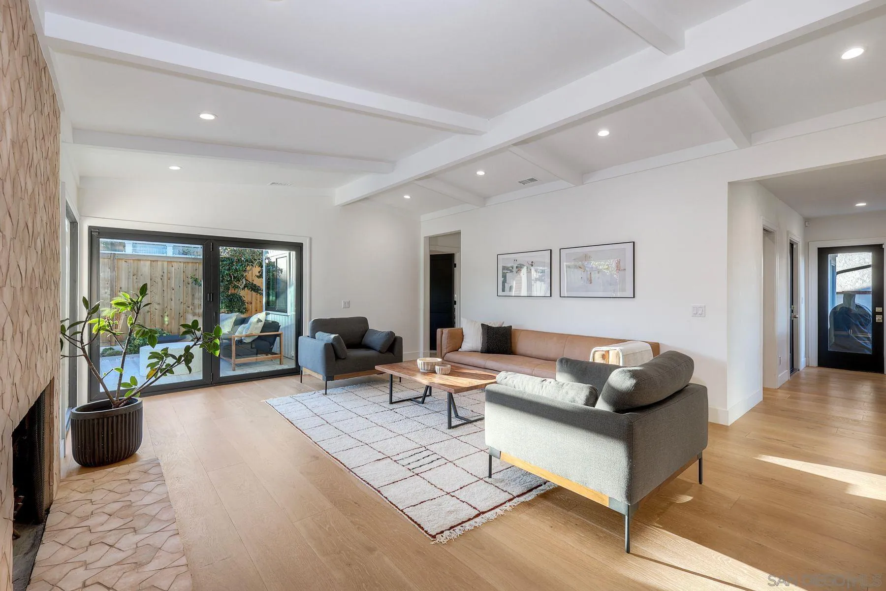 https://cdn.realtyfeed.com/cdn/127/260009643/370a3e3ae25a8bd0317869c9314c3473.webp
