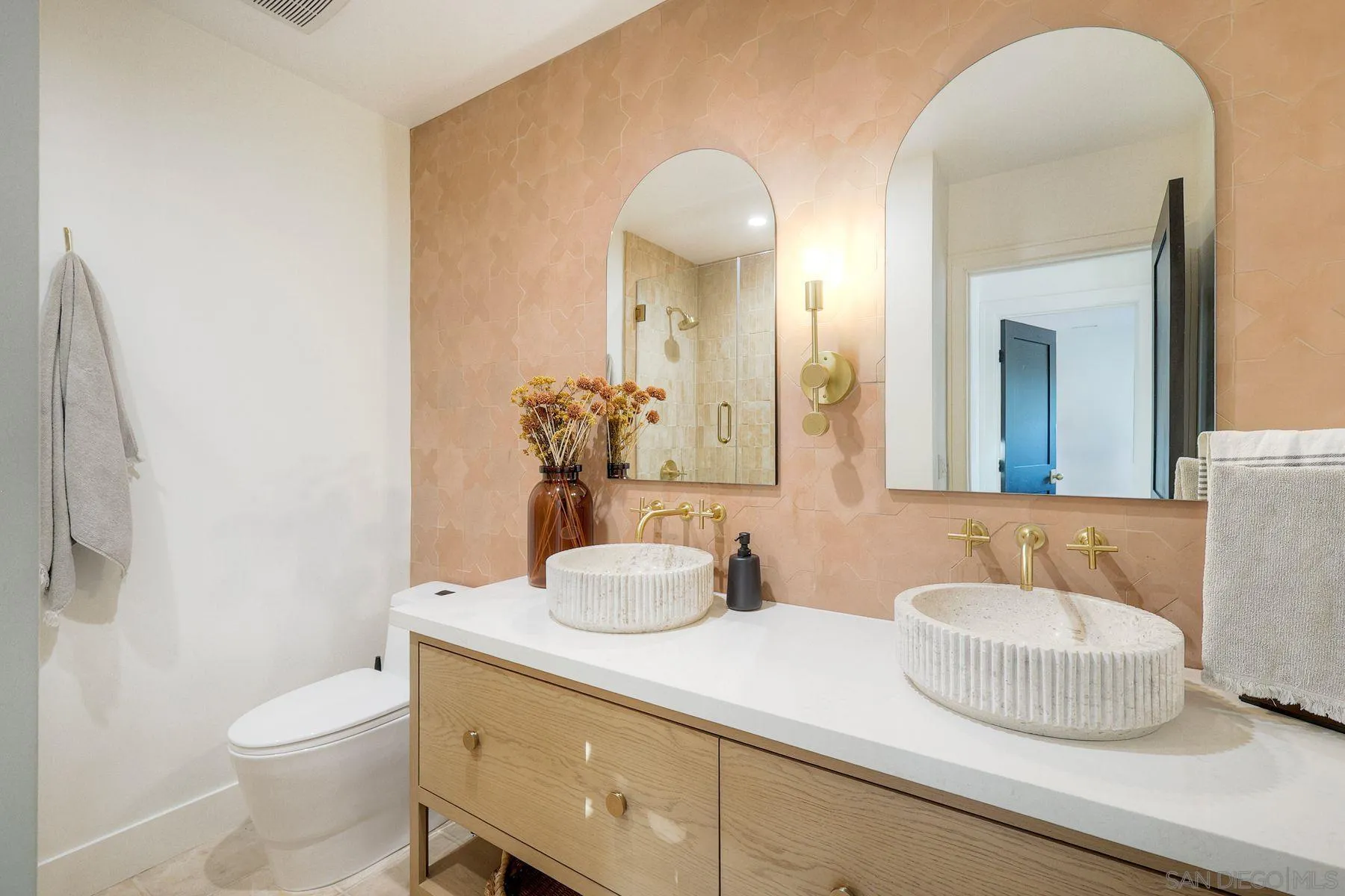 https://cdn.realtyfeed.com/cdn/127/260009643/3a4844258a65234dc51bcb44bf20ad05.webp