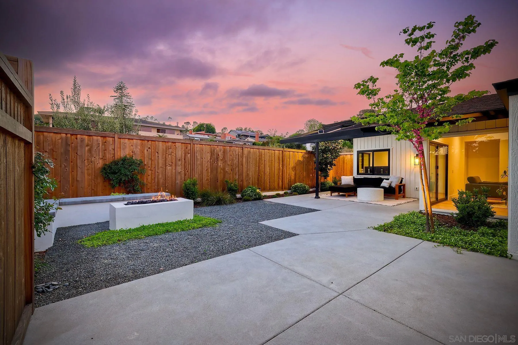 https://cdn.realtyfeed.com/cdn/127/260009643/4a281c530efbb1e7c42fdcebad50c35a.webp
