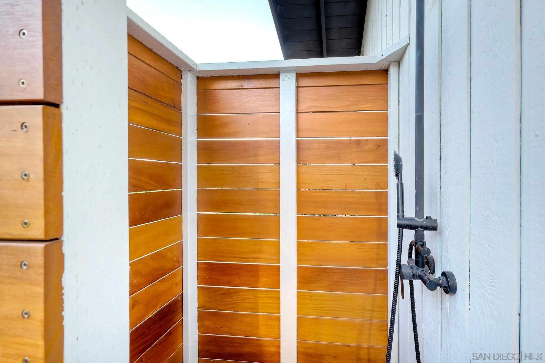 https://cdn.realtyfeed.com/cdn/127/260009643/75d61d7618bb69b7ea83a59a530e2003.webp