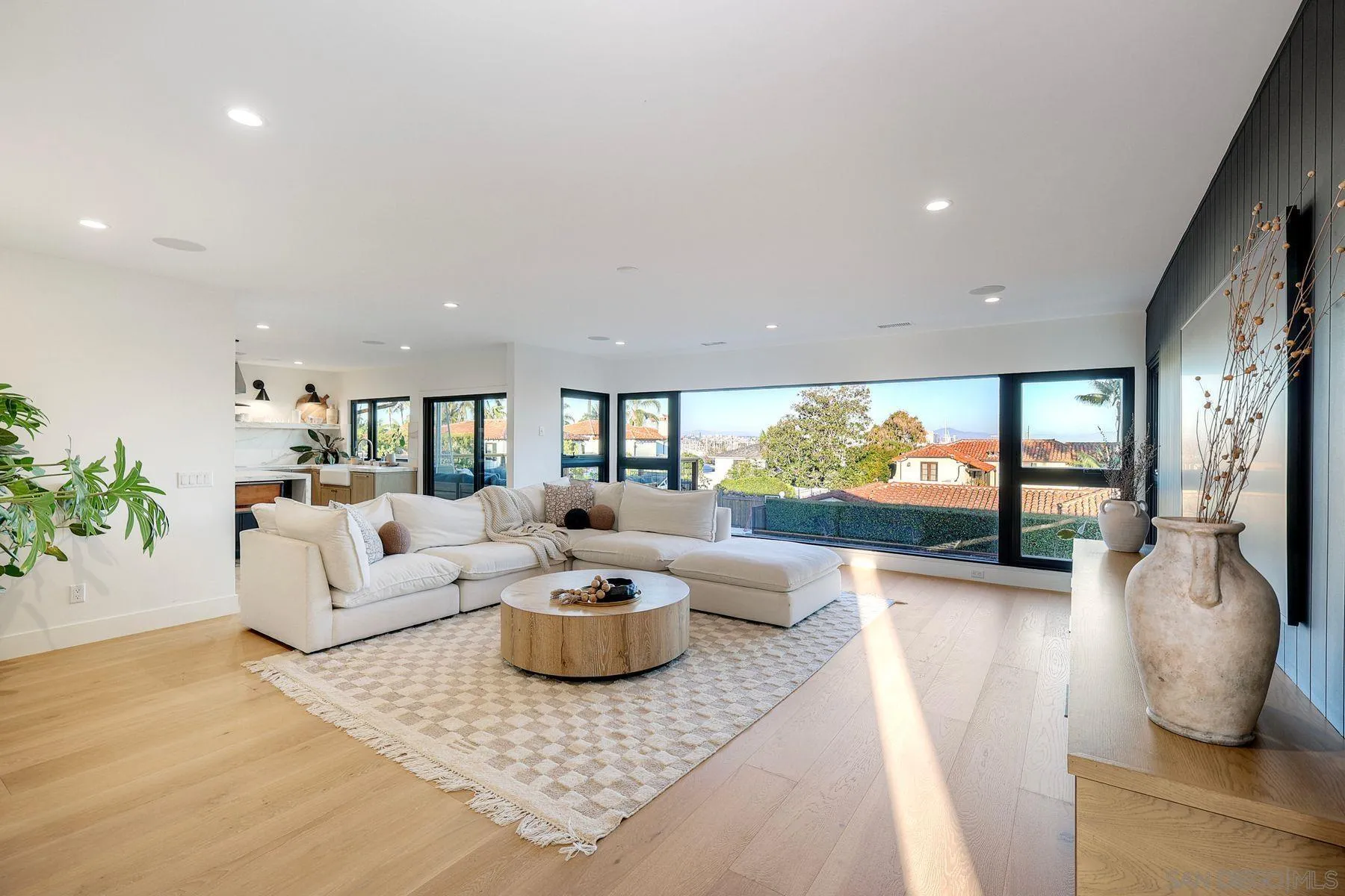 https://cdn.realtyfeed.com/cdn/127/260009643/9c3020e445ac09e9e99f0d0c0aec7ad4.webp