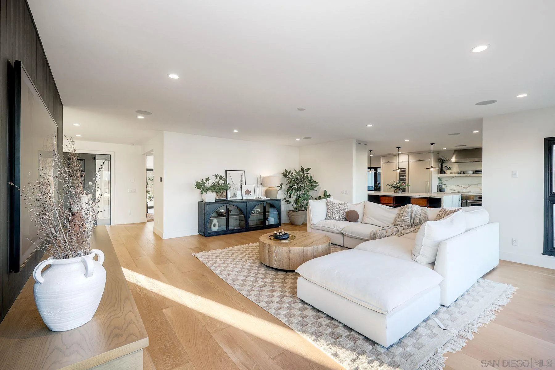 https://cdn.realtyfeed.com/cdn/127/260009643/fcce64028535e5eff5ddfa85088a1db6.webp