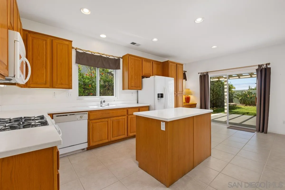 https://cdn.realtyfeed.com/cdn/127/260009645/6f89e561628cf10a30bce012435b61b5.webp