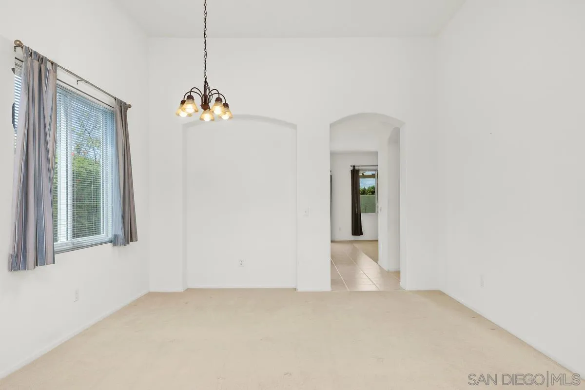 https://cdn.realtyfeed.com/cdn/127/260009645/f5084dad309aa5309de7273113514cc4.webp