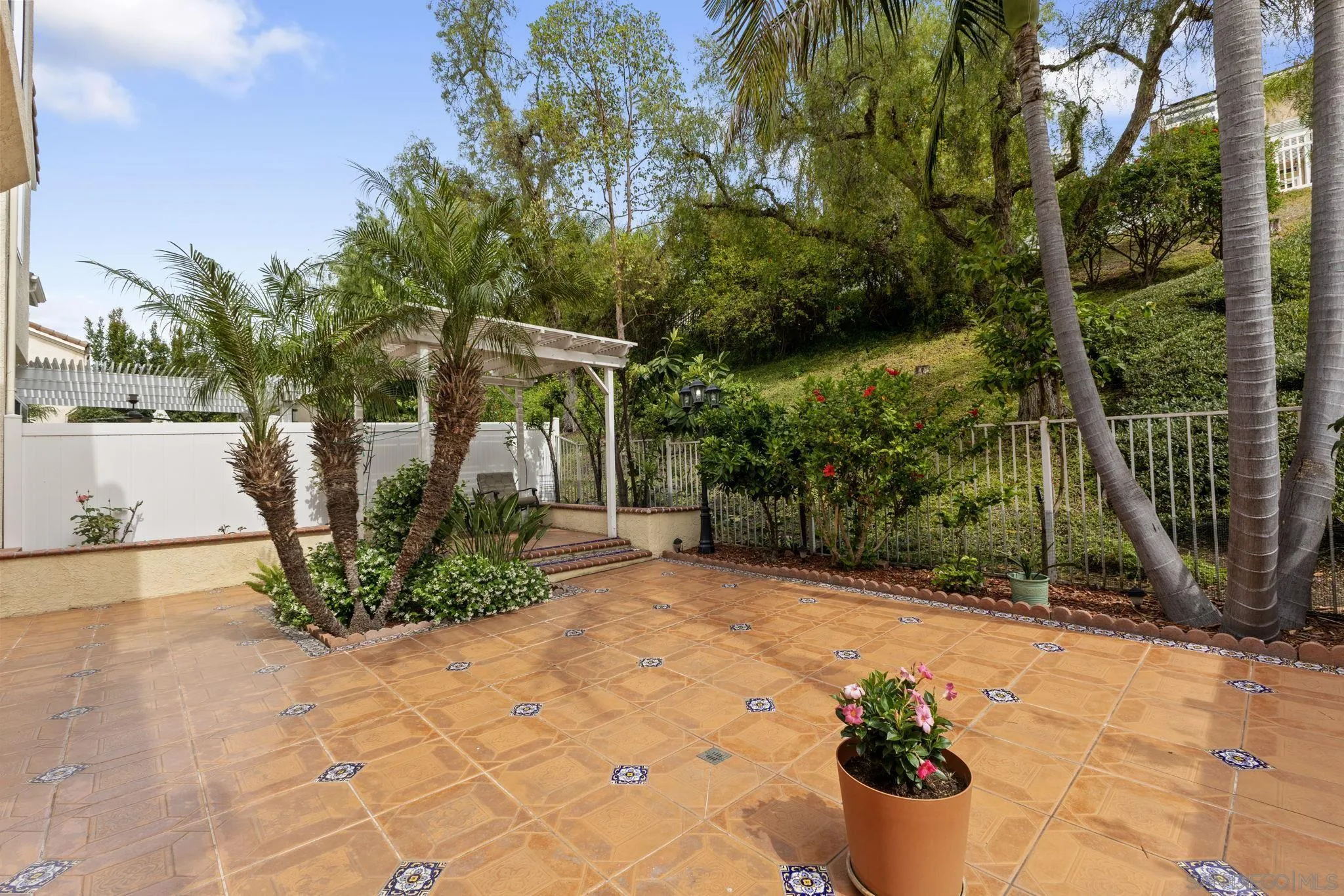 https://cdn.realtyfeed.com/cdn/127/260009648/414f73d59438316a558aeb8a00349bde.webp