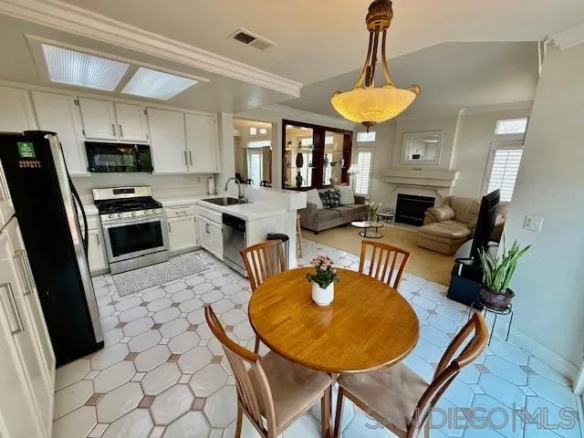 https://cdn.realtyfeed.com/cdn/127/260009648/a7ca771ff736c9fd33879f1d9aa60569.webp