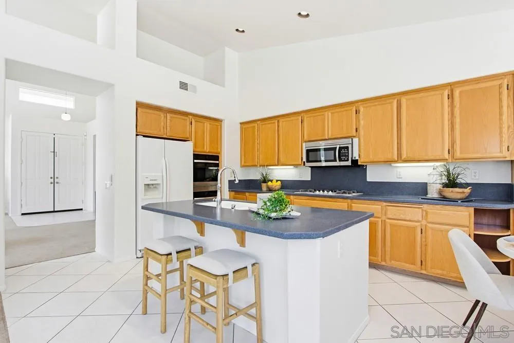 https://cdn.realtyfeed.com/cdn/127/260009650/36b9b6686b256645d6e7e12a43c70e54.webp