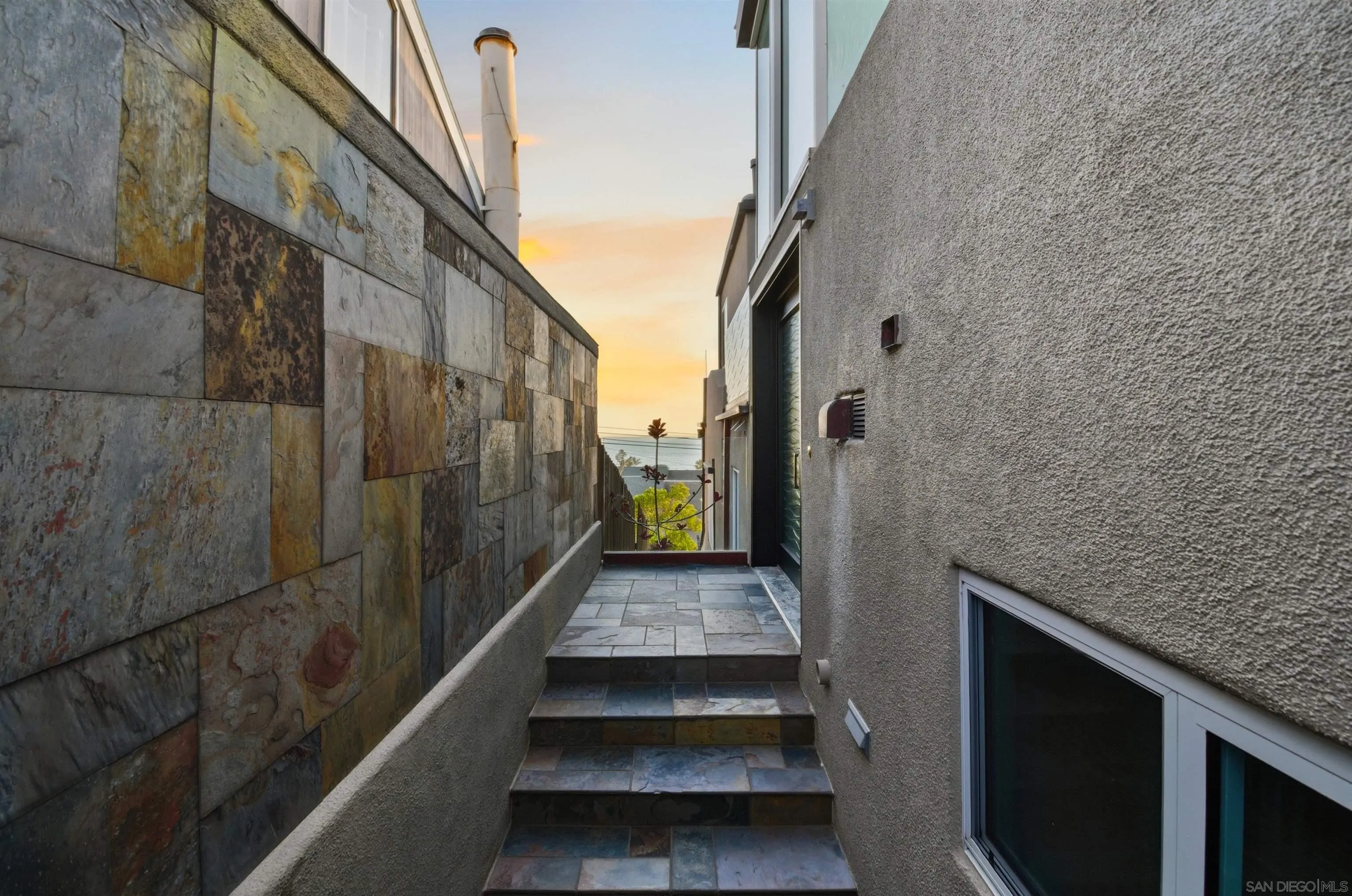 2372 Oxford Ave, Cardiff, CA, 92007
