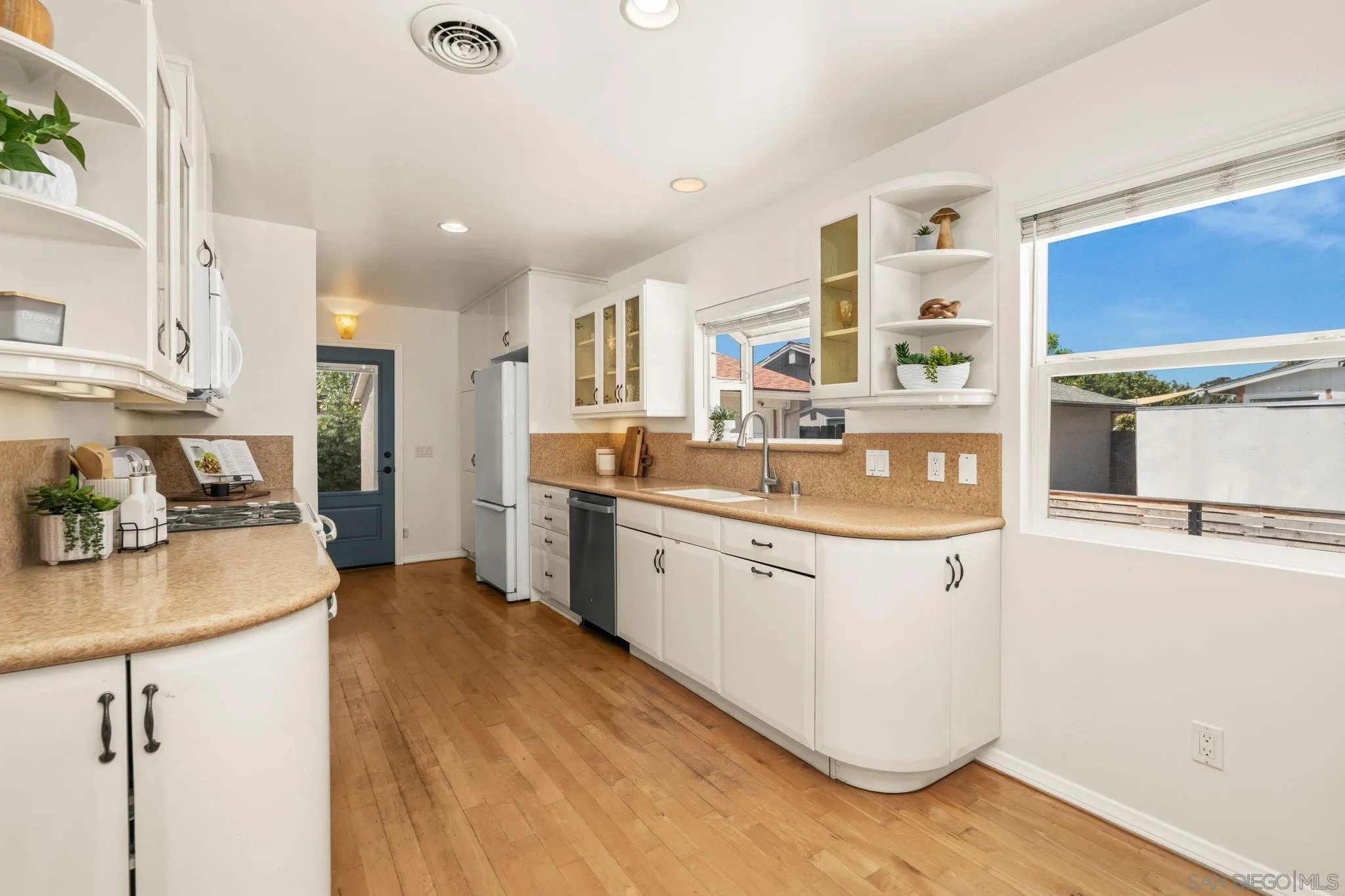 https://cdn.realtyfeed.com/cdn/127/260009655/236db63310fac3e93c5dda469f43dfa7.webp