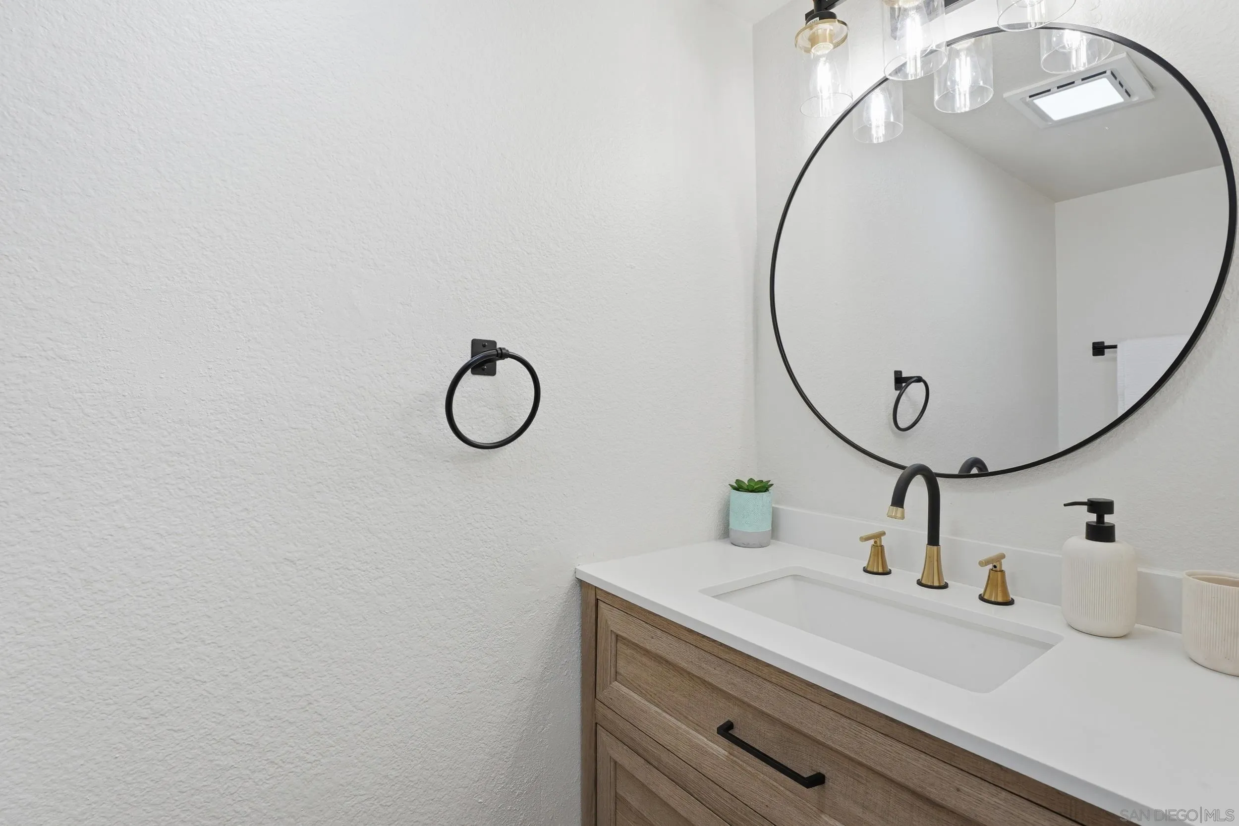 https://cdn.realtyfeed.com/cdn/127/260009659/011c911290c17ad53a927111732354de.webp