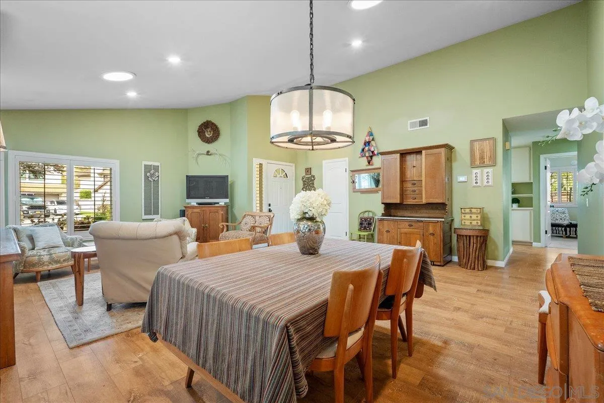 https://cdn.realtyfeed.com/cdn/127/260009660/94dc91d71e78646f0b3247668bdfb71a.webp