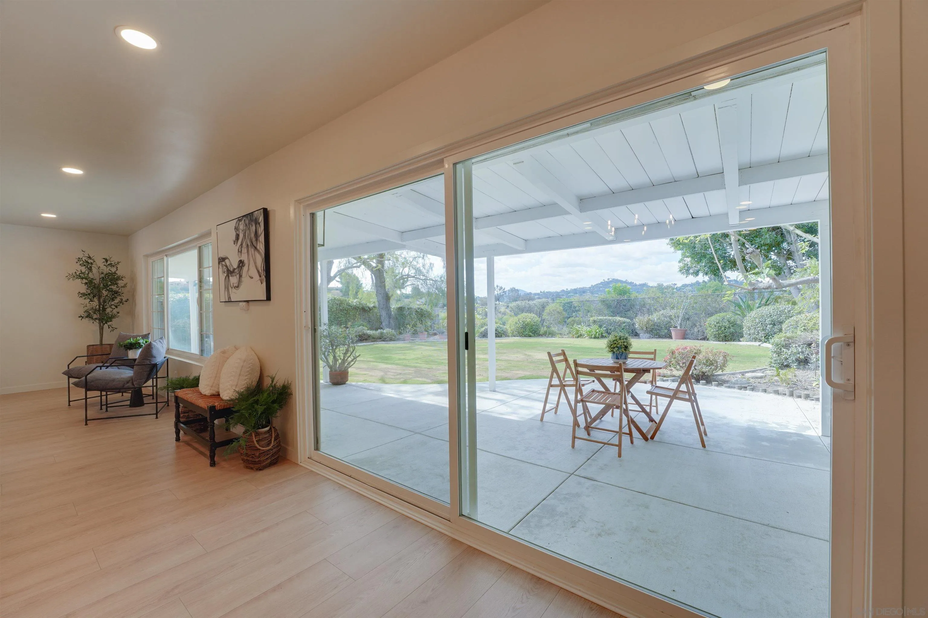 https://cdn.realtyfeed.com/cdn/127/260009662/958f2ec103daf6bc843d01d610766900.webp